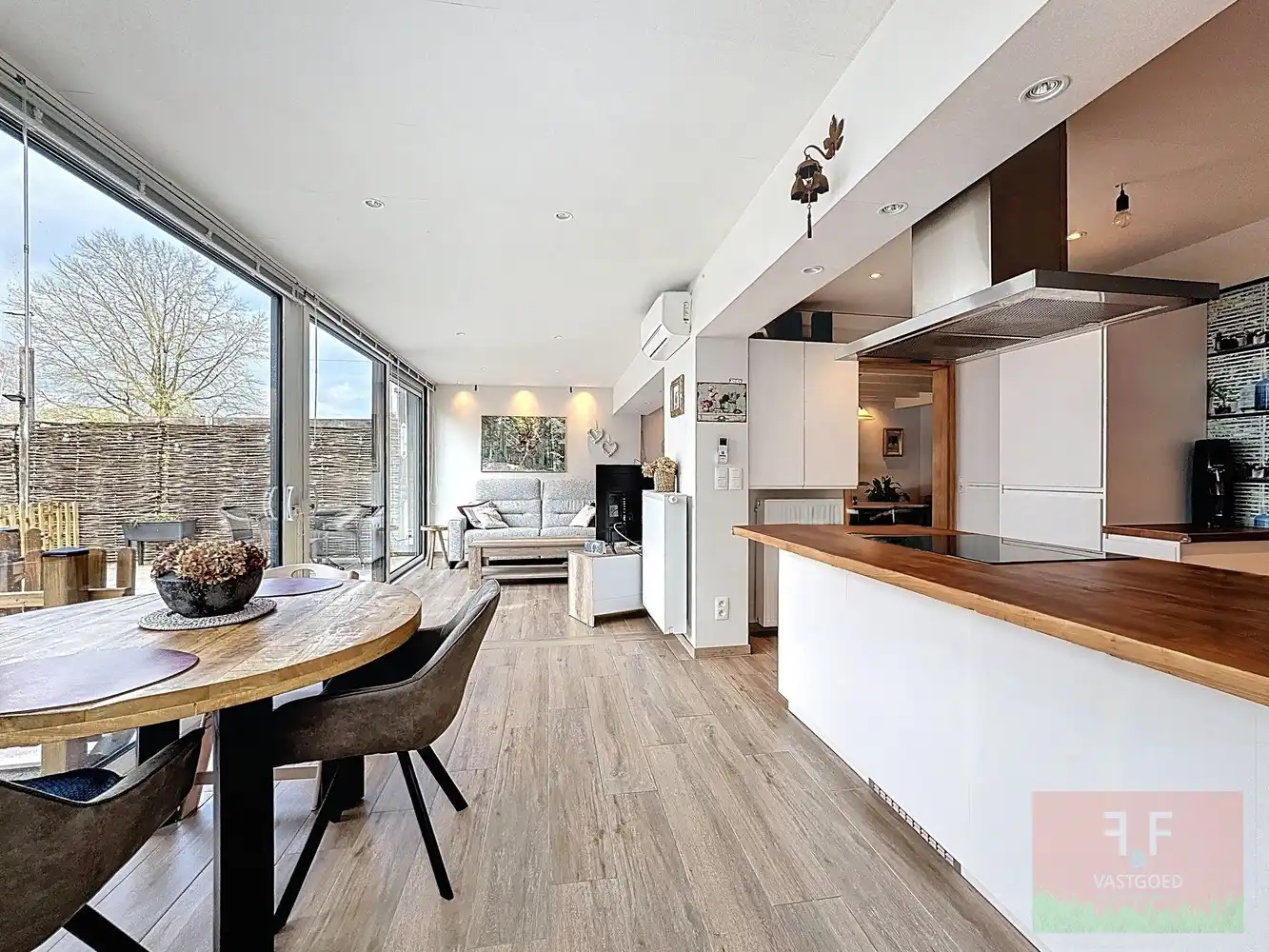 Instapklare en energiezuinige bungalow met 2 slaapkamers, zonneterras en inpandige garage foto 4