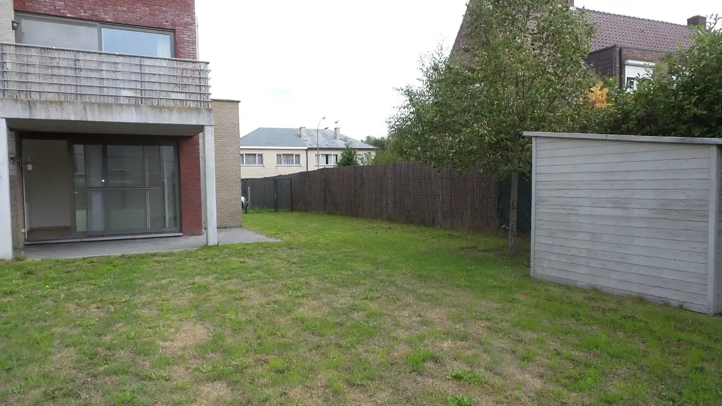 Gelijkvloers appartement met 2 slaapkamers, terras en ruime tuin te Hasselt. foto 13