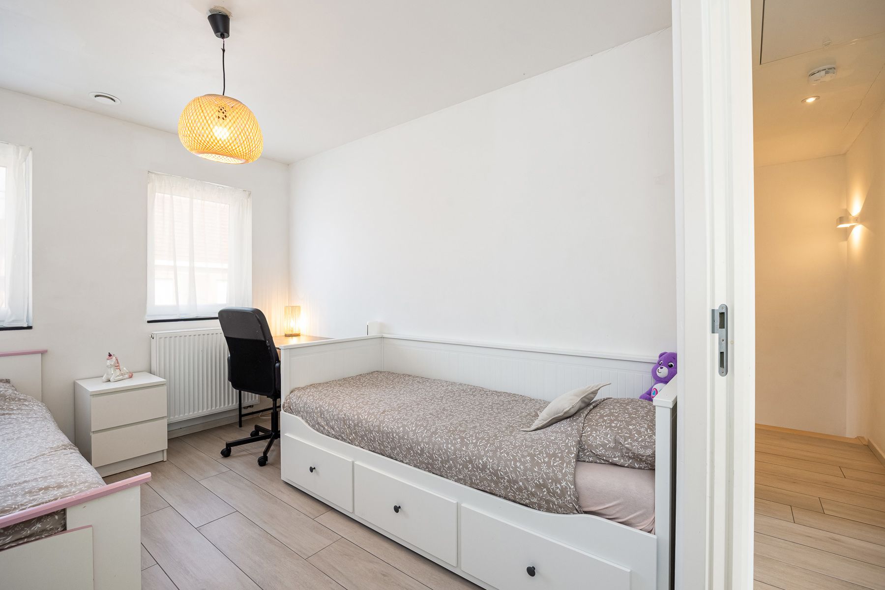 Moderne gezinswoning in landelijke omgeving. foto 12