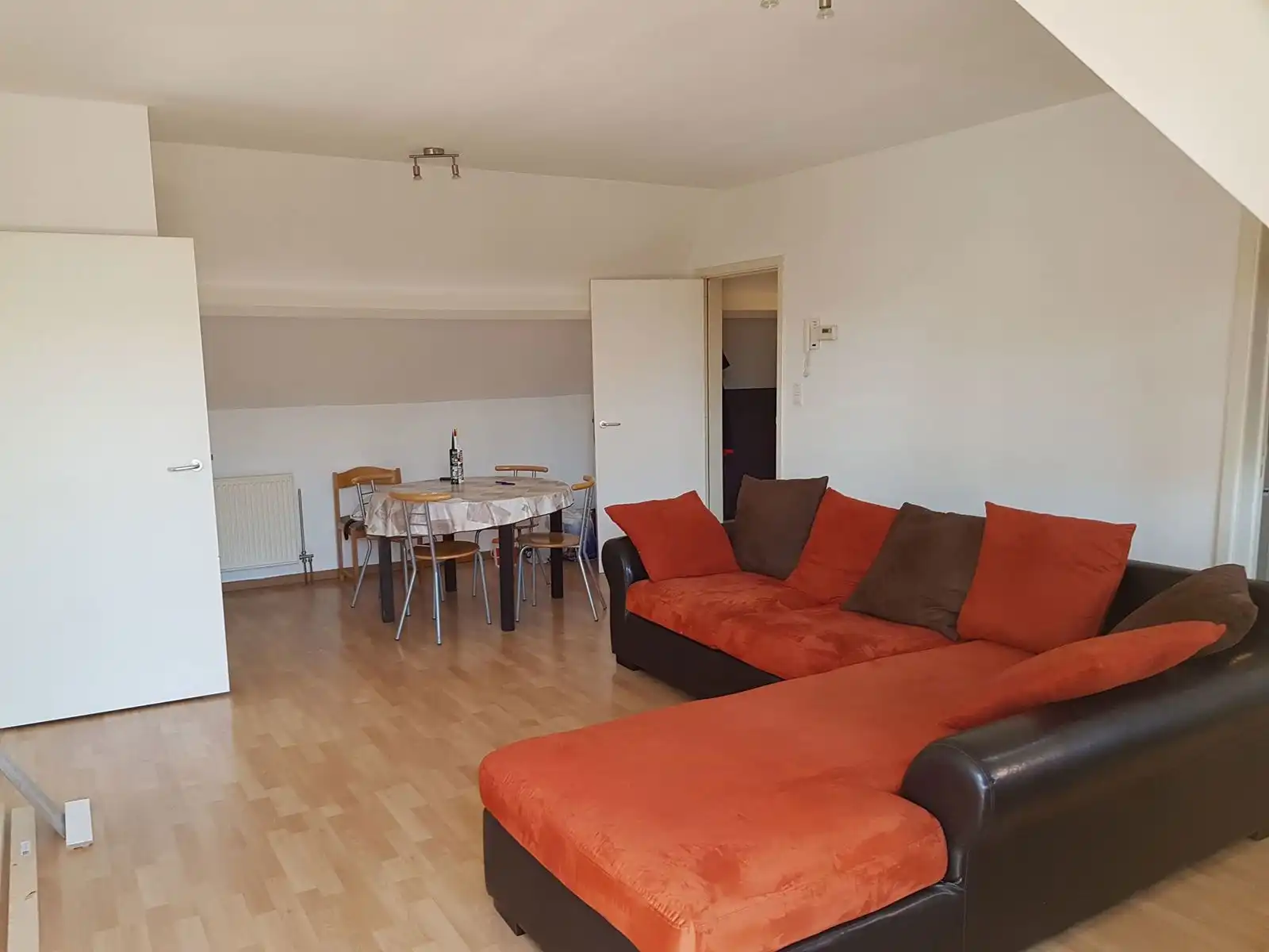 Appartement met 2 slaapkamers en terras pal in centrum  foto {{pictureIndex}}