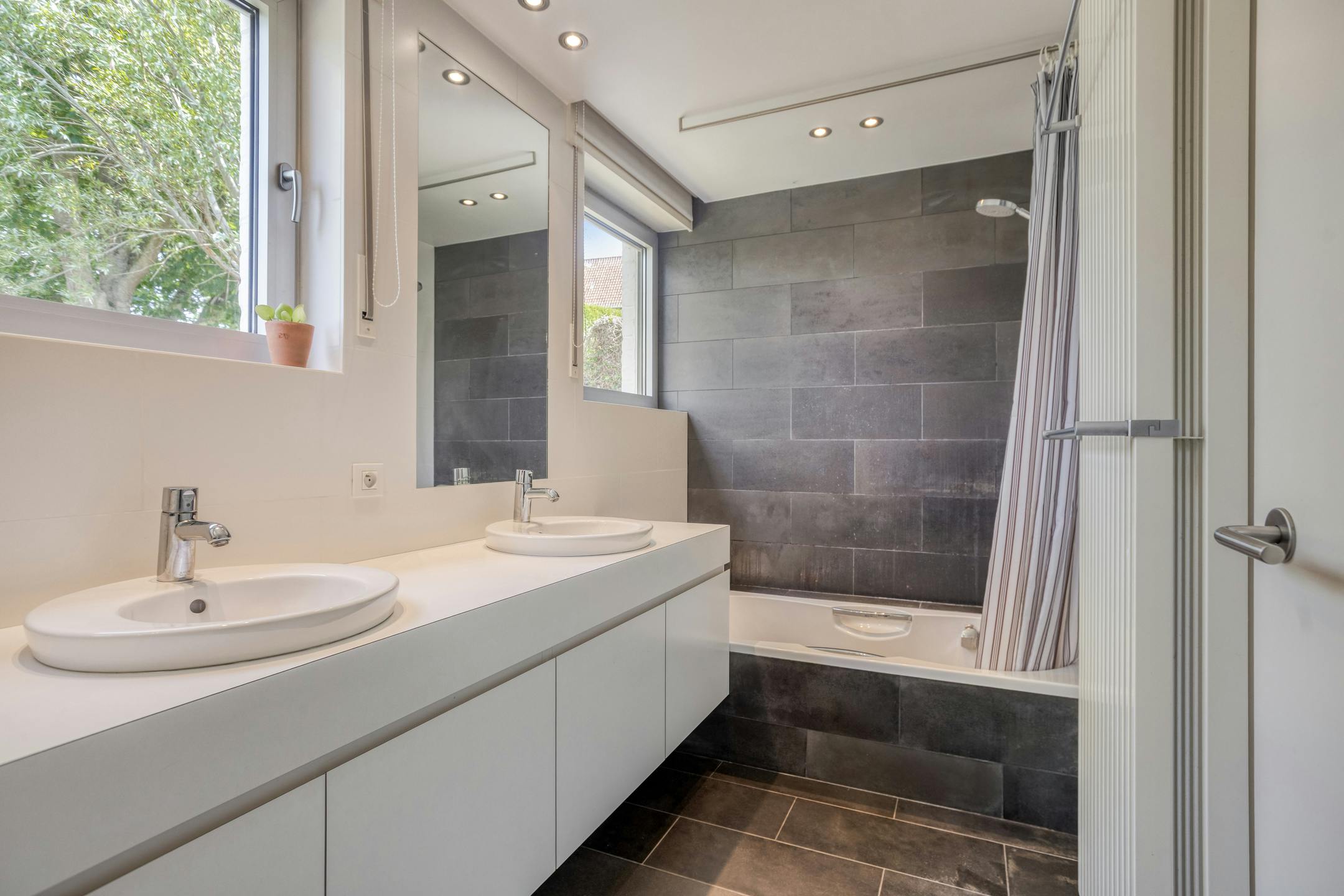 Gelijkvloerse villa vlakbij de Hoge Blekker te Koksijde foto 6