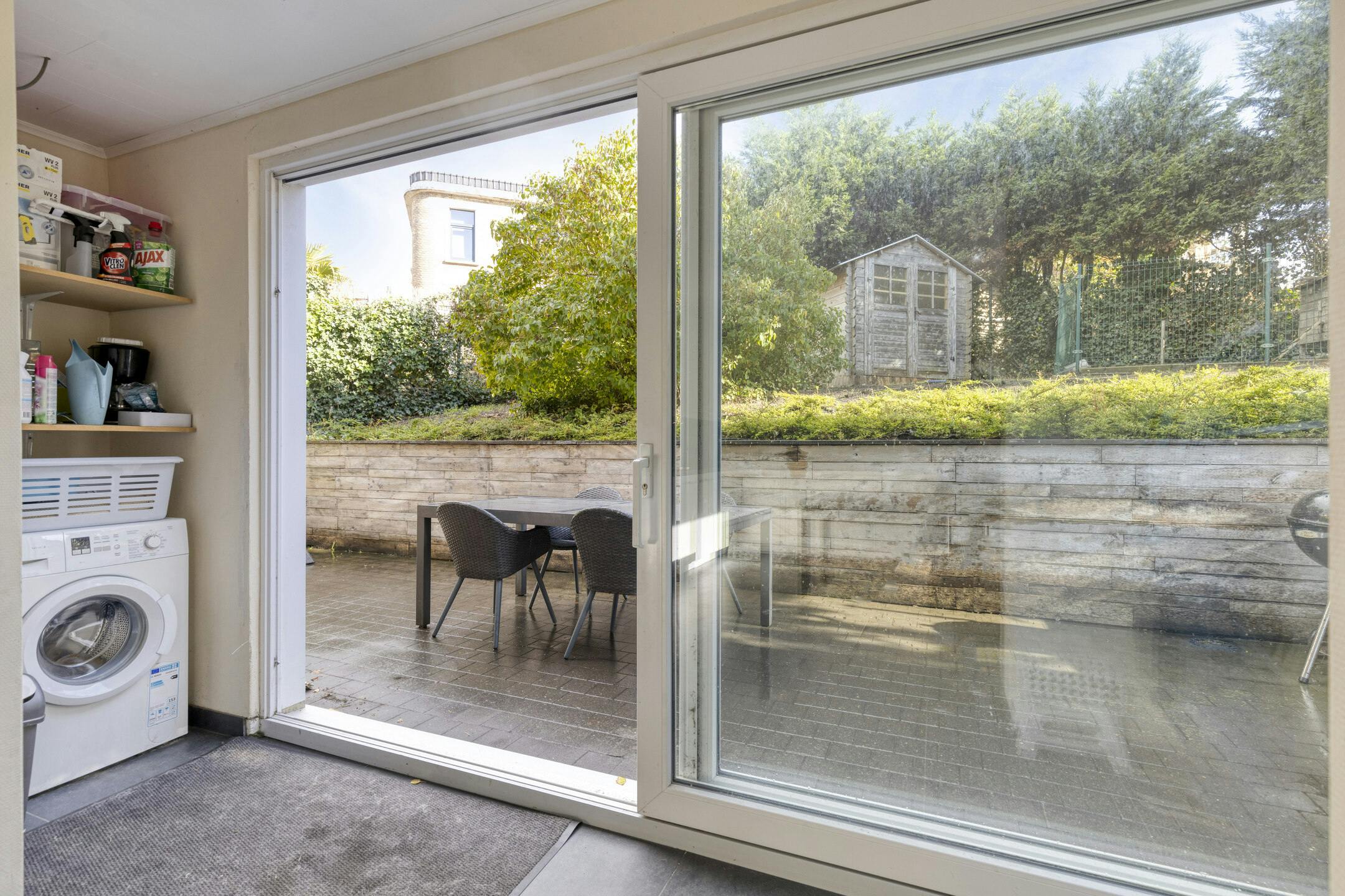Gerenoveerd appartement (93m²) met zeer ruime tuin te De Panne foto 17