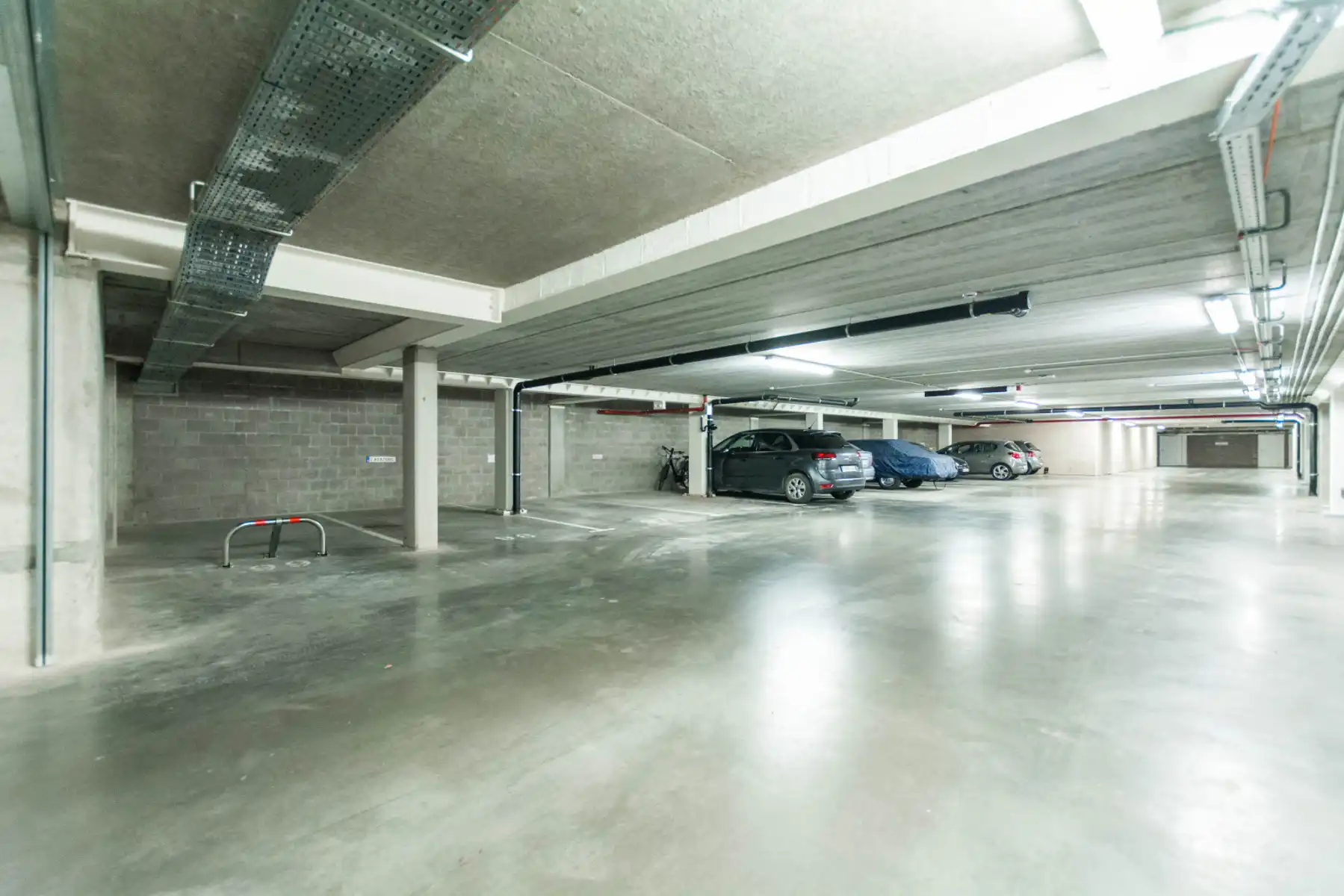 Serviceflat met terras, kelder en mogelijkheid tot garage... foto 9