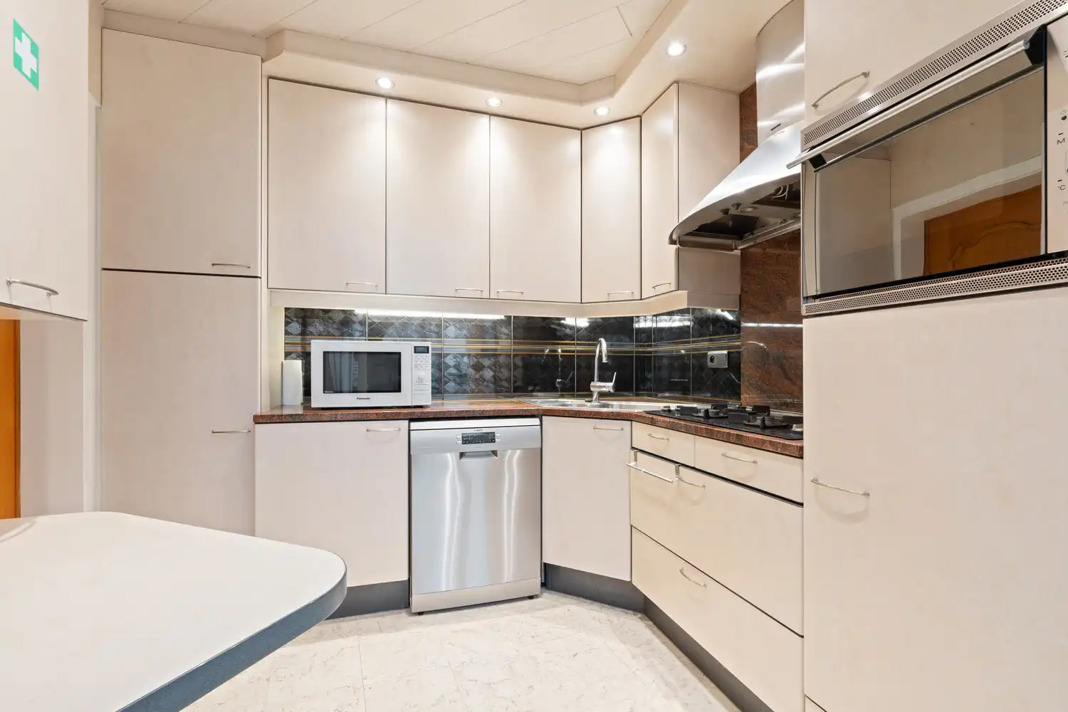 Handelspand met woonst en garage te Ruiselede. foto 10