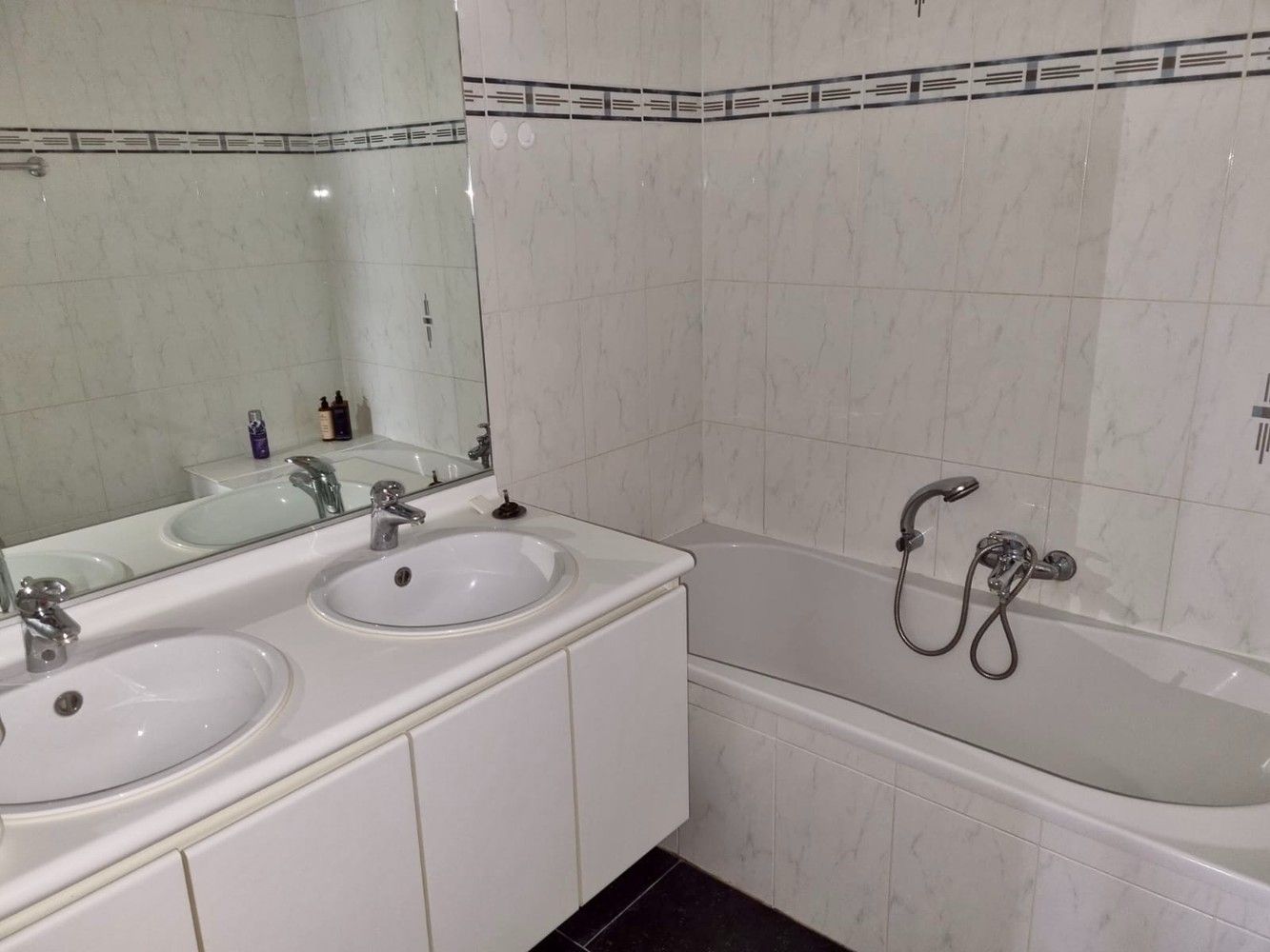 Gezellig appartement met 2 slaapkamers en garage! foto 7