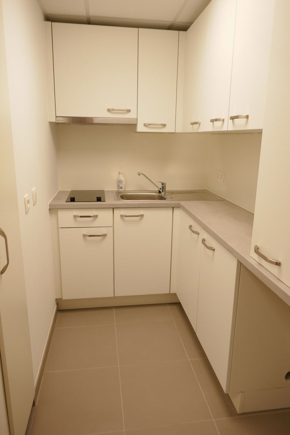 Gerenoveerde serviceflat op derde verdieping te midden het groen in Assebroek. foto 5