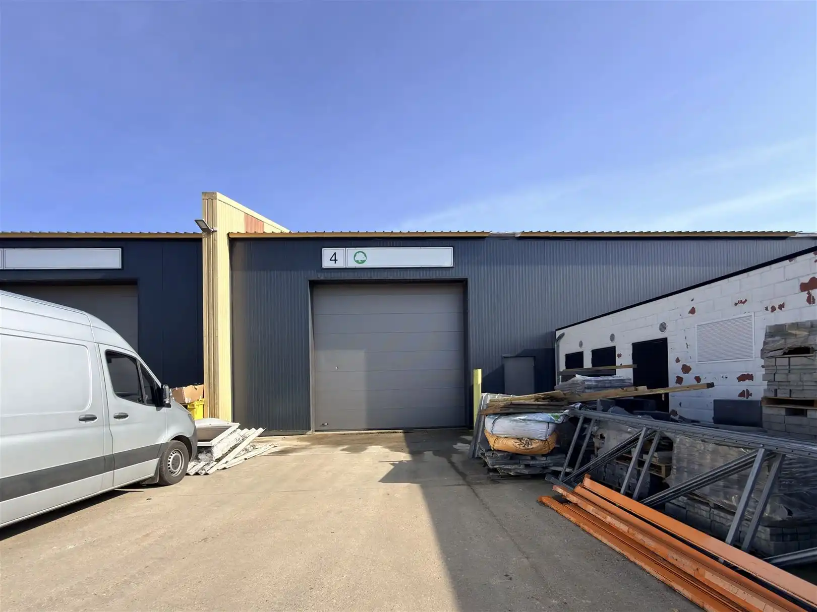 Enorm ruim magazijn met natuurlijke lichtinval! foto 2