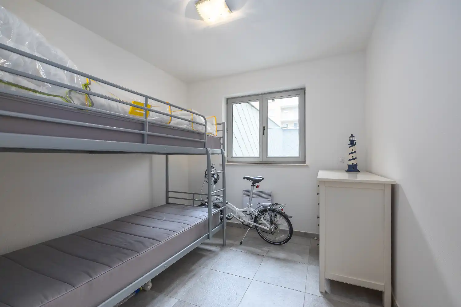 Ruim 2-slaapkamer appartement met zijdelings zeezicht foto 12
