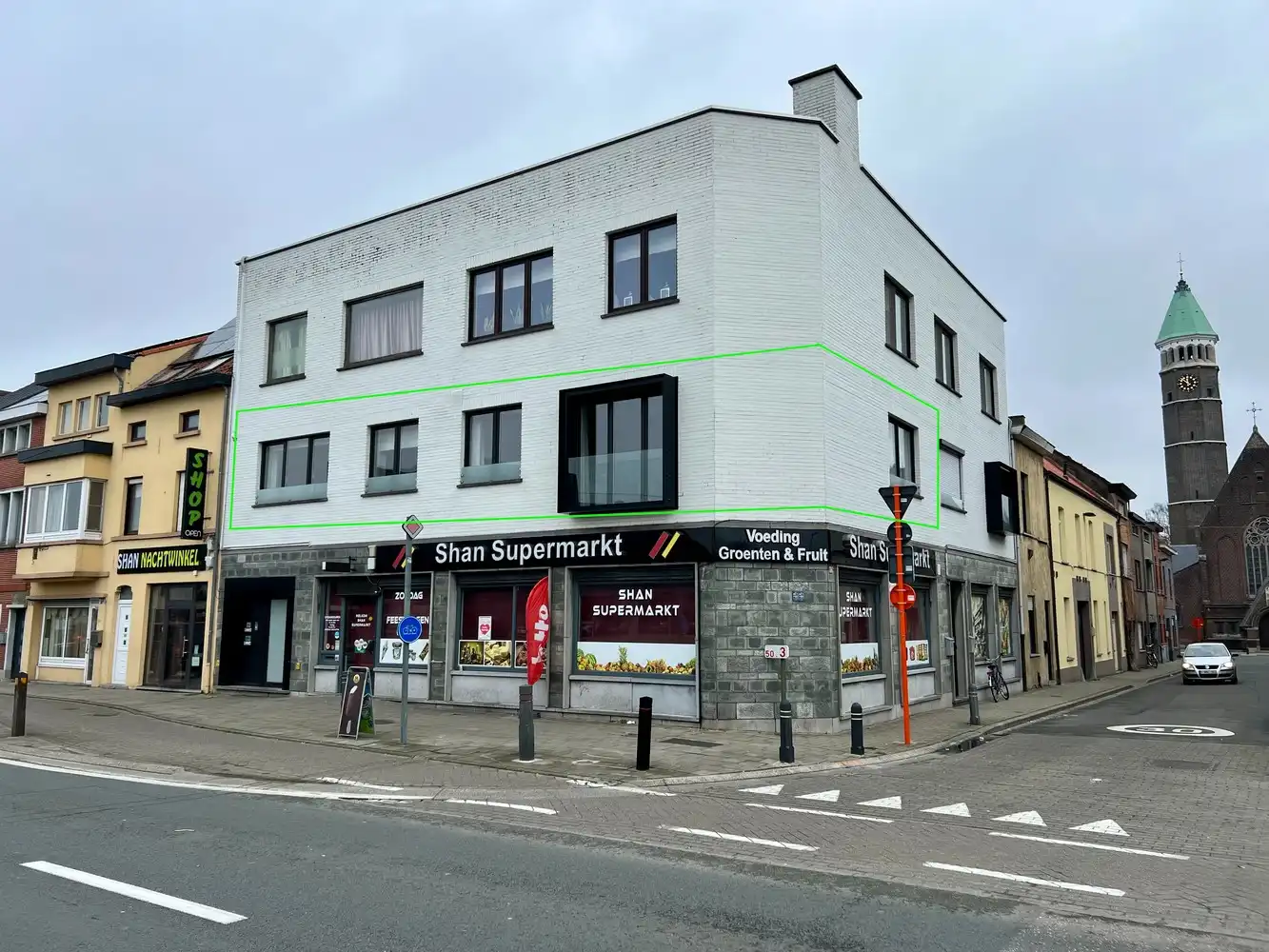 Ruim, vernieuwd appartement met 2 slaapkamers! foto {{pictureIndex}}