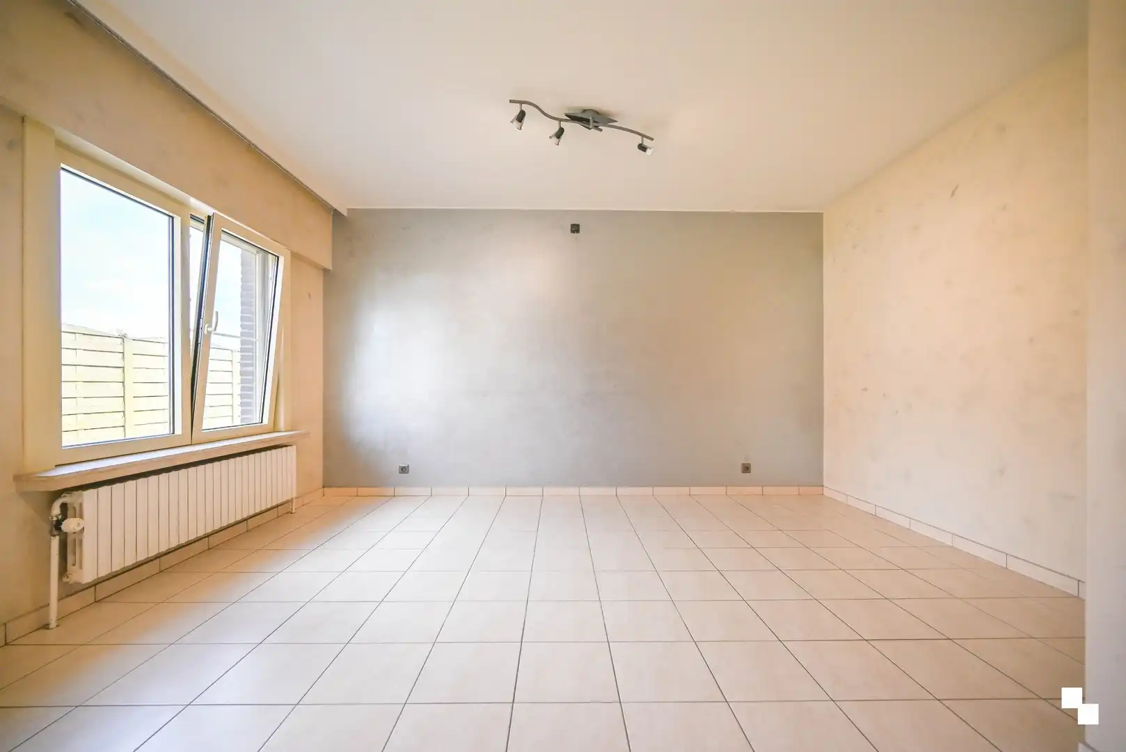 Woning met loods in Oostrozebeke foto 16
