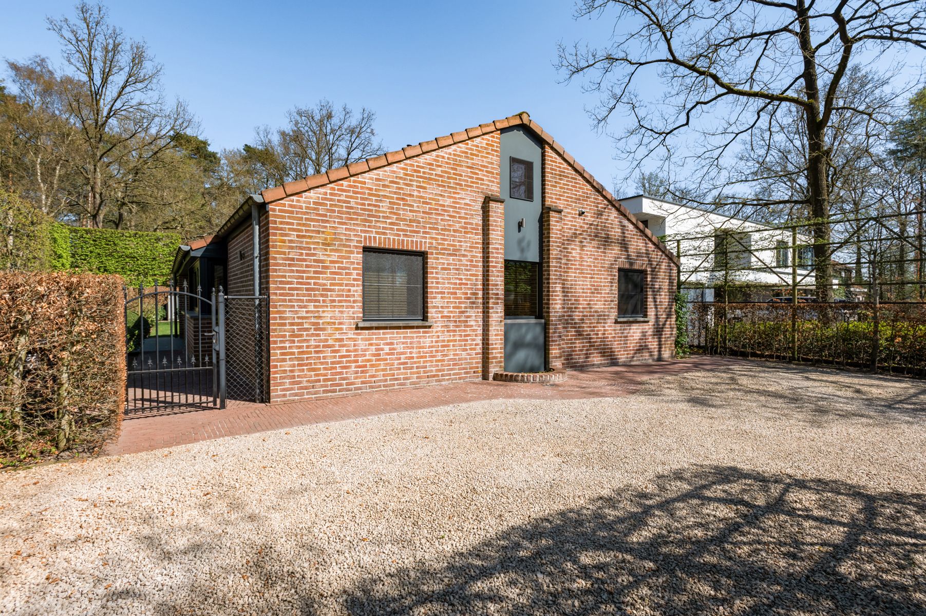 Luxueuze gelijkvloerse villa met zwemvijver op ca. 898 m². foto 31
