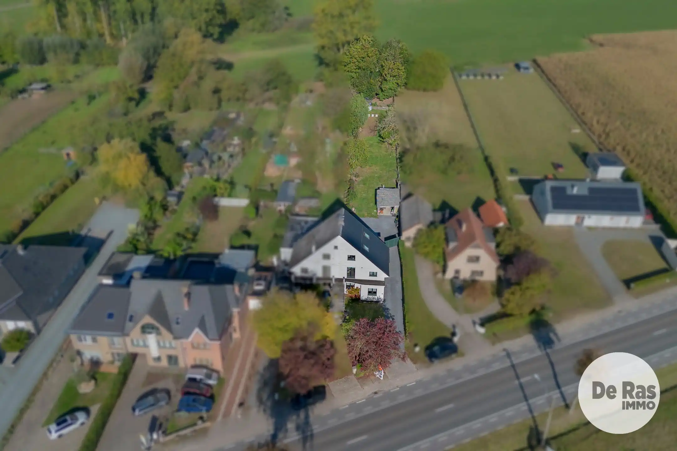 HAALTERT- Karaktervolle woning met 4 slpk. en prachtige tuin foto 3