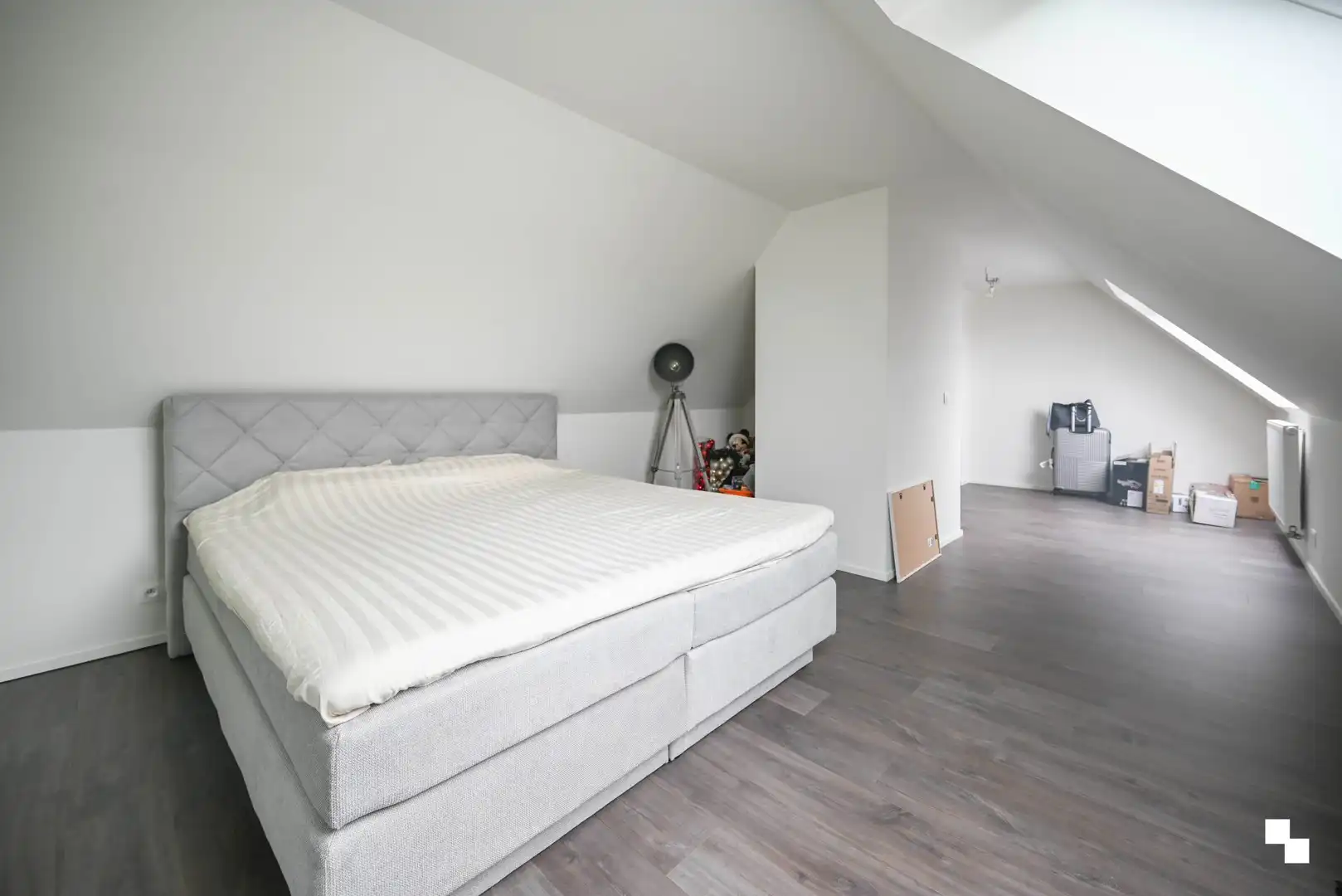 Zeer ruim appartement in het centrum van Oostrozebeke foto 13