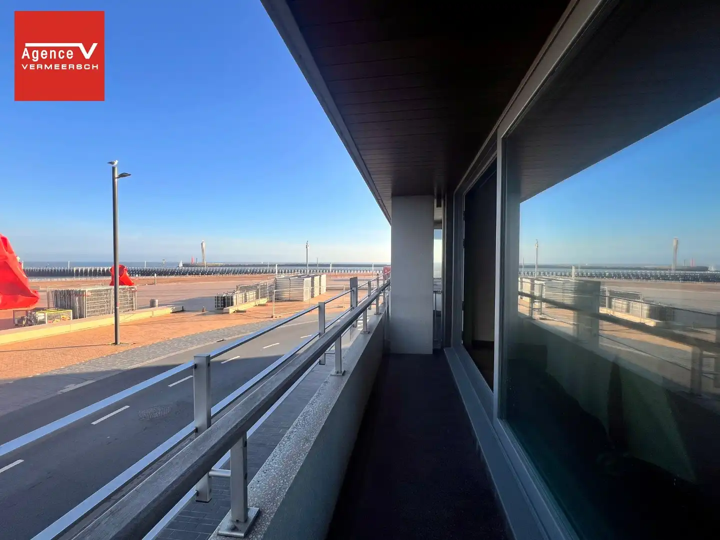 Zeezicht appartement met uniek zicht op Zeeheldenplein en strekdam. foto 2