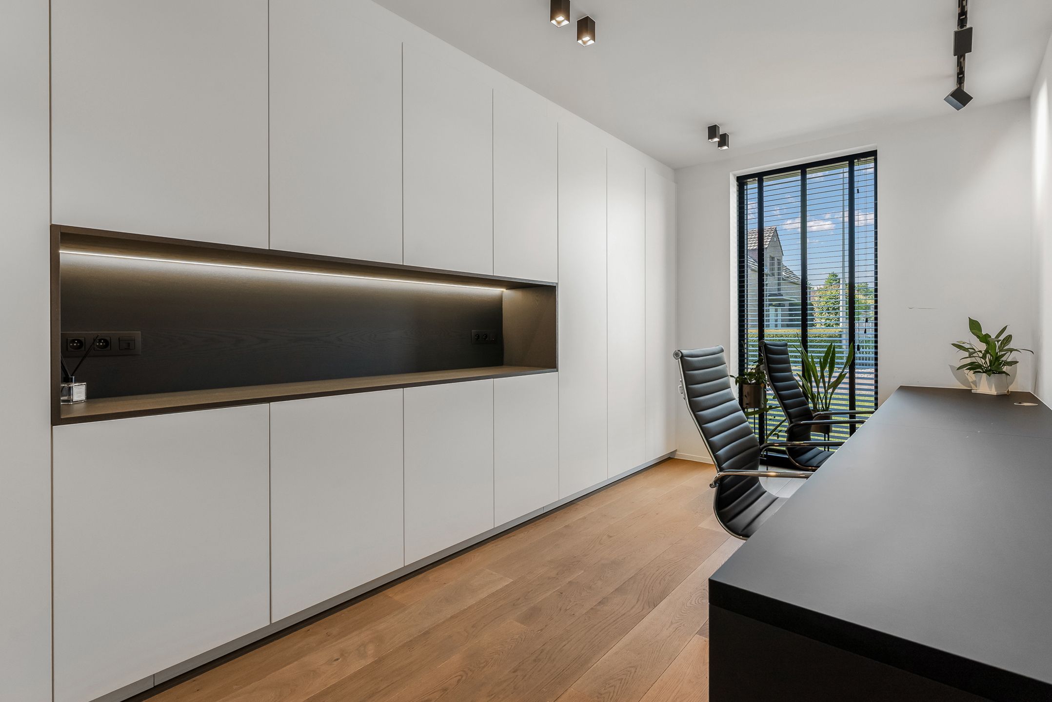 Strakke architectuur en moderne luxe in Diepenbeek foto 13