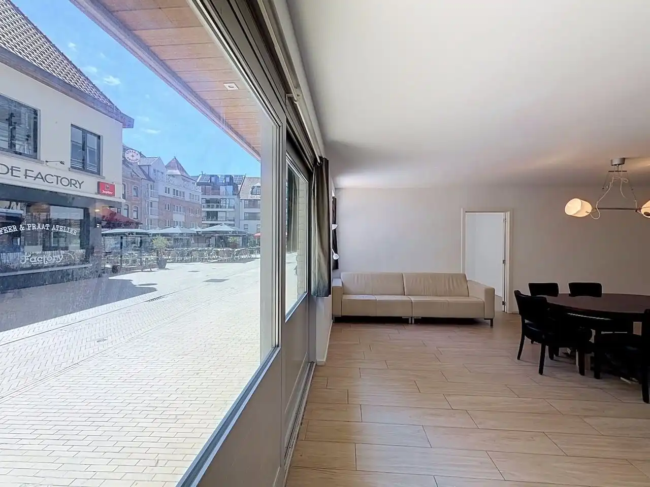 Buitengewoon ruim gelijkvloers appartement met 3 slaapkamers en hobbyruimte foto 3