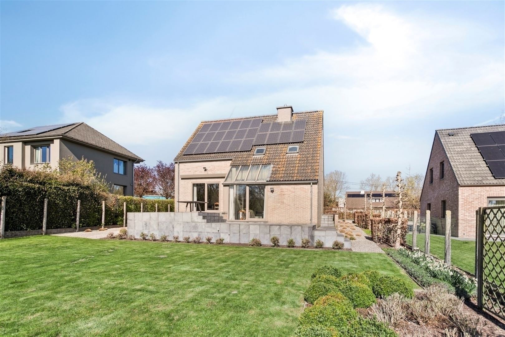 Instapklare mooi gelegen woning in deelgemeente Bevere foto 3