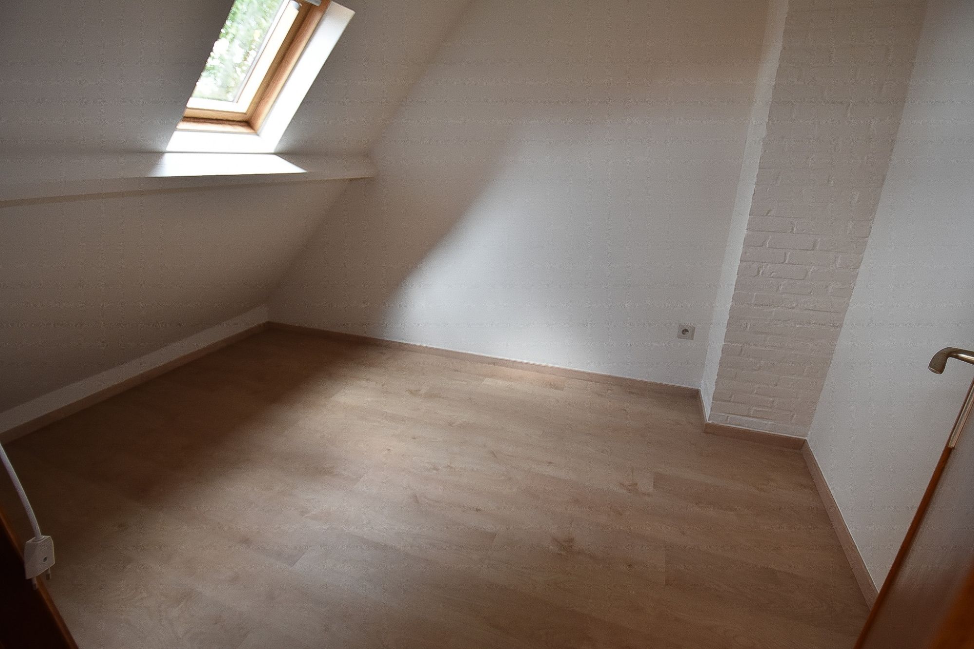 Te vernieuwen 3 slpk woning met tuin en garage in centrum Knesselare foto 11