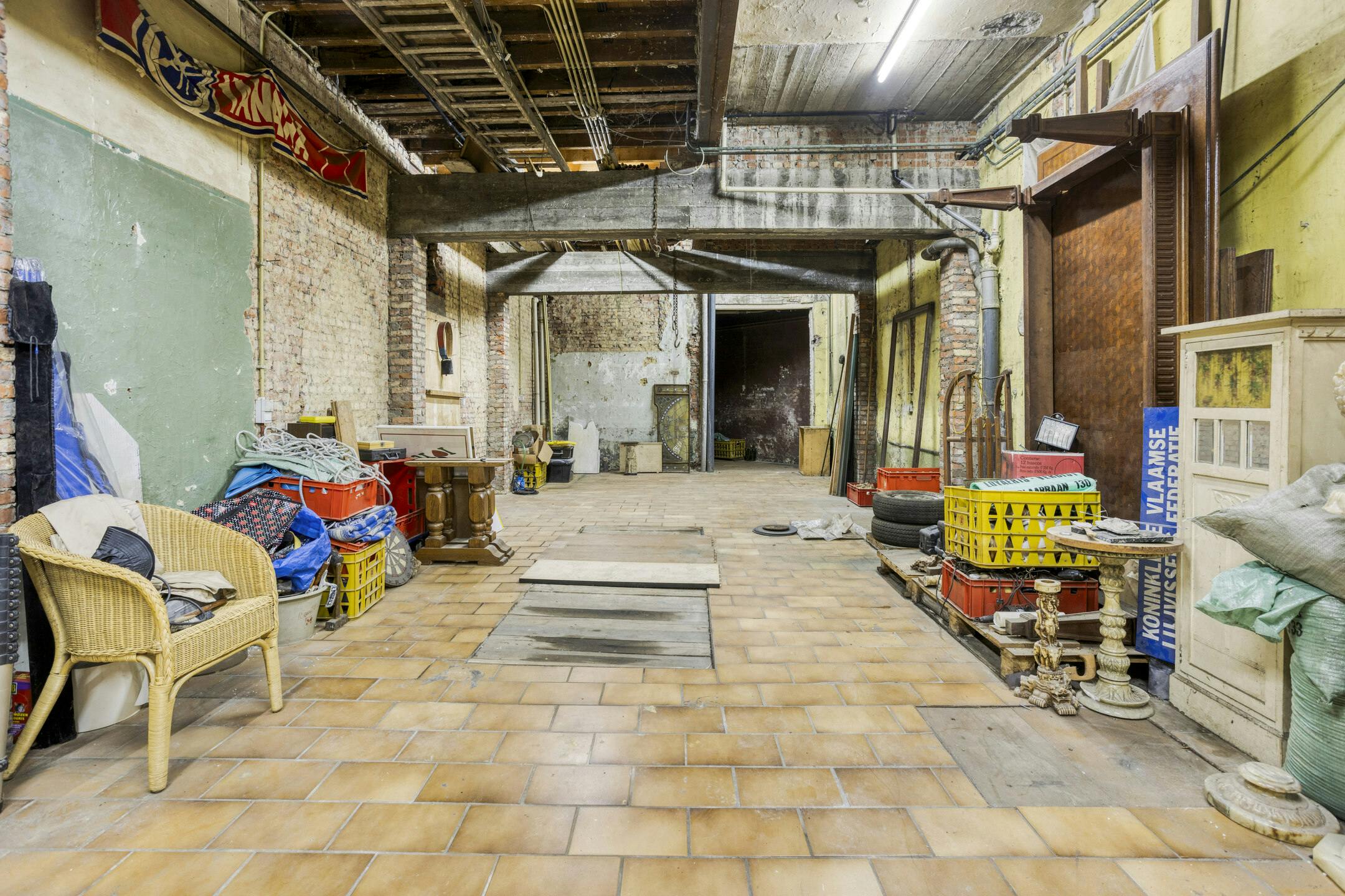 Huis met 4 slaapkamers en magazijn te koop in Borgerhout foto 3