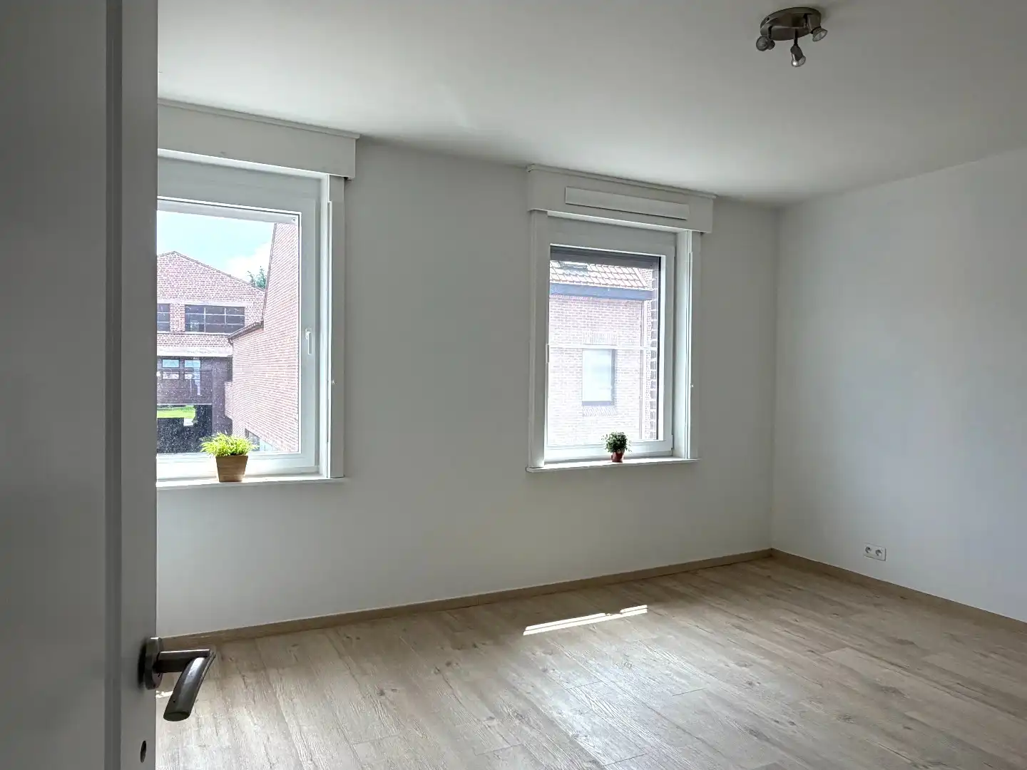 Gerenoveerde rijwoning met 2 slaapkamers! foto 17