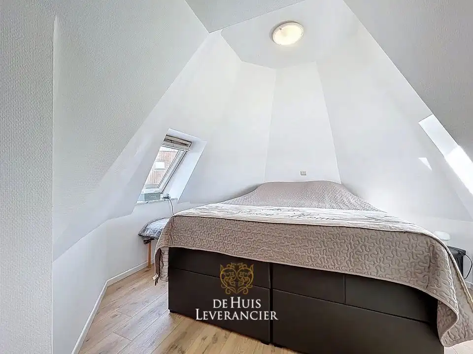 Uw eigen plek aan zee: stijlvol duplex-appartement met 3 slpks in het hart van Koksijde foto 7