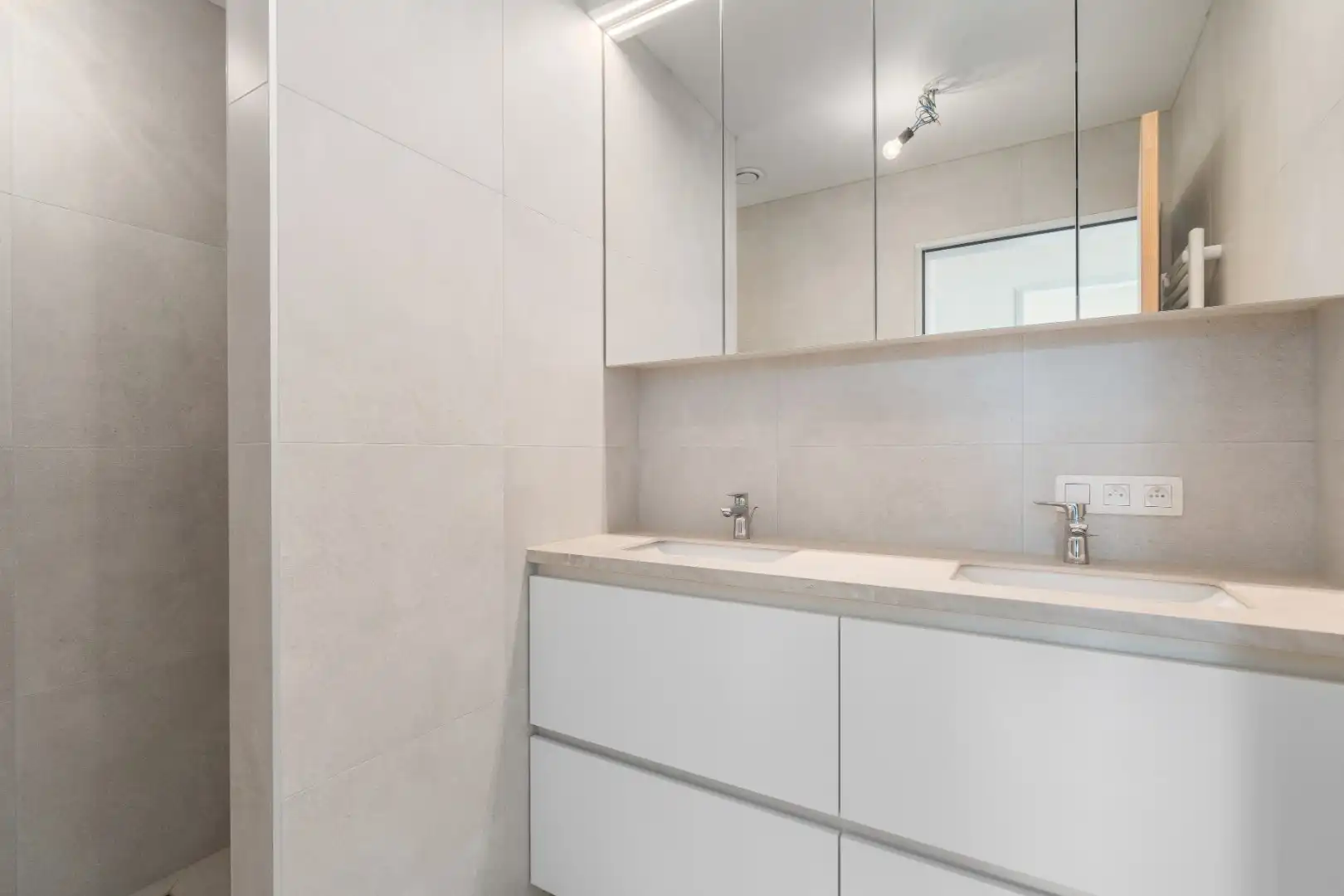 PRACHTIG NIEUWBOUWAPPARTEMENT OP 200 METER VAN DE ZEEDIJK foto 5