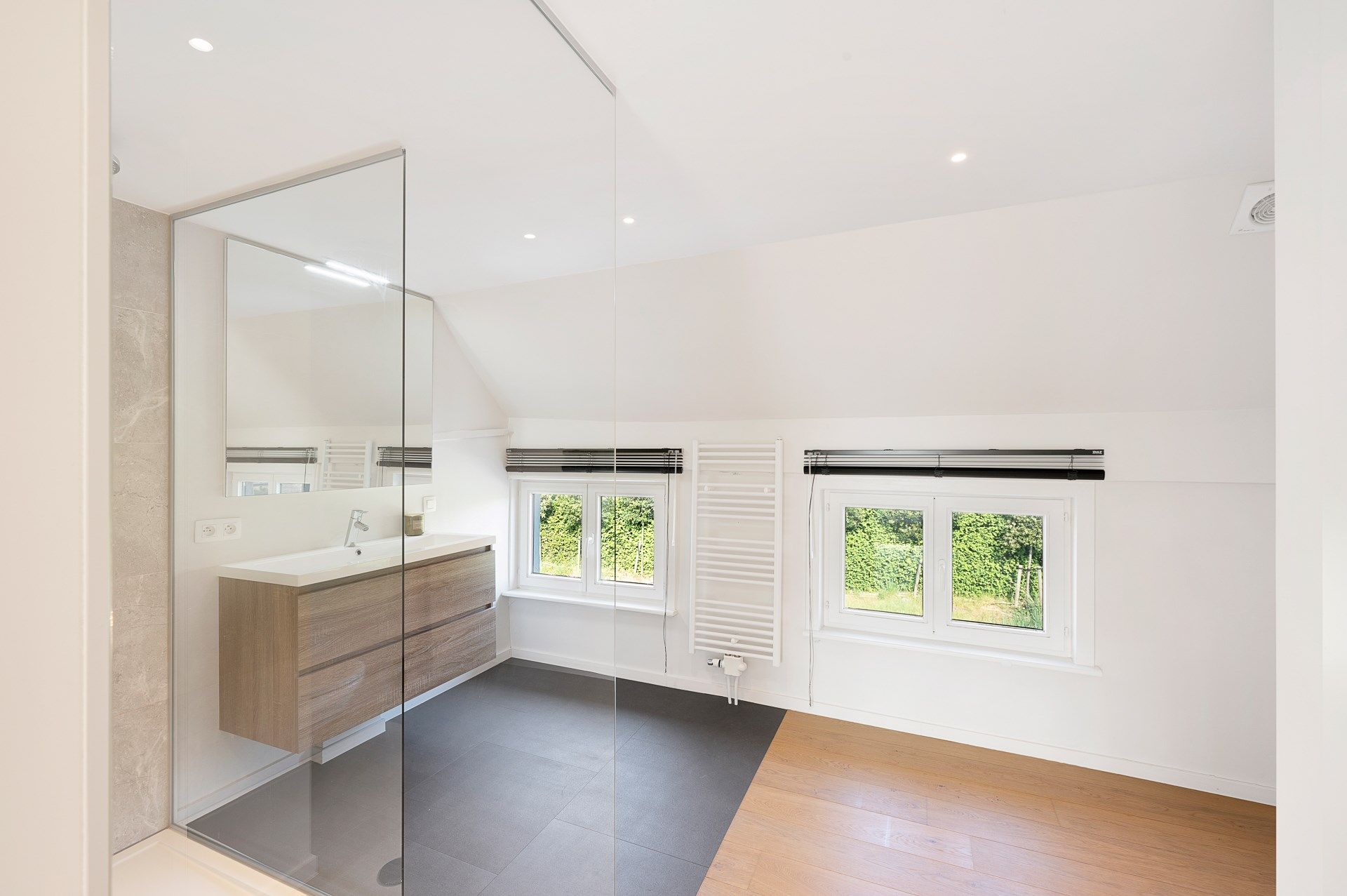 Vernieuwd huis met mooie open zichten te Damme foto 15