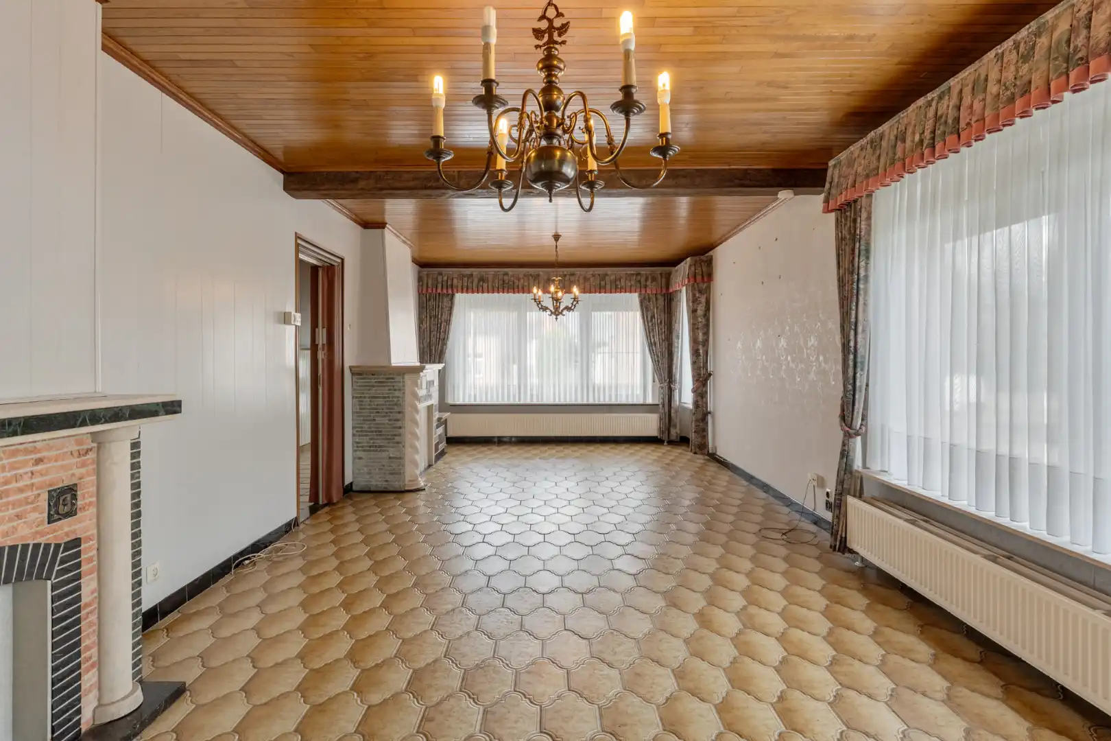 Op te frissen, halfvrijstaande gelijkvloerse woning gelegen in een rustige omgeving op 8a58ca. foto 6