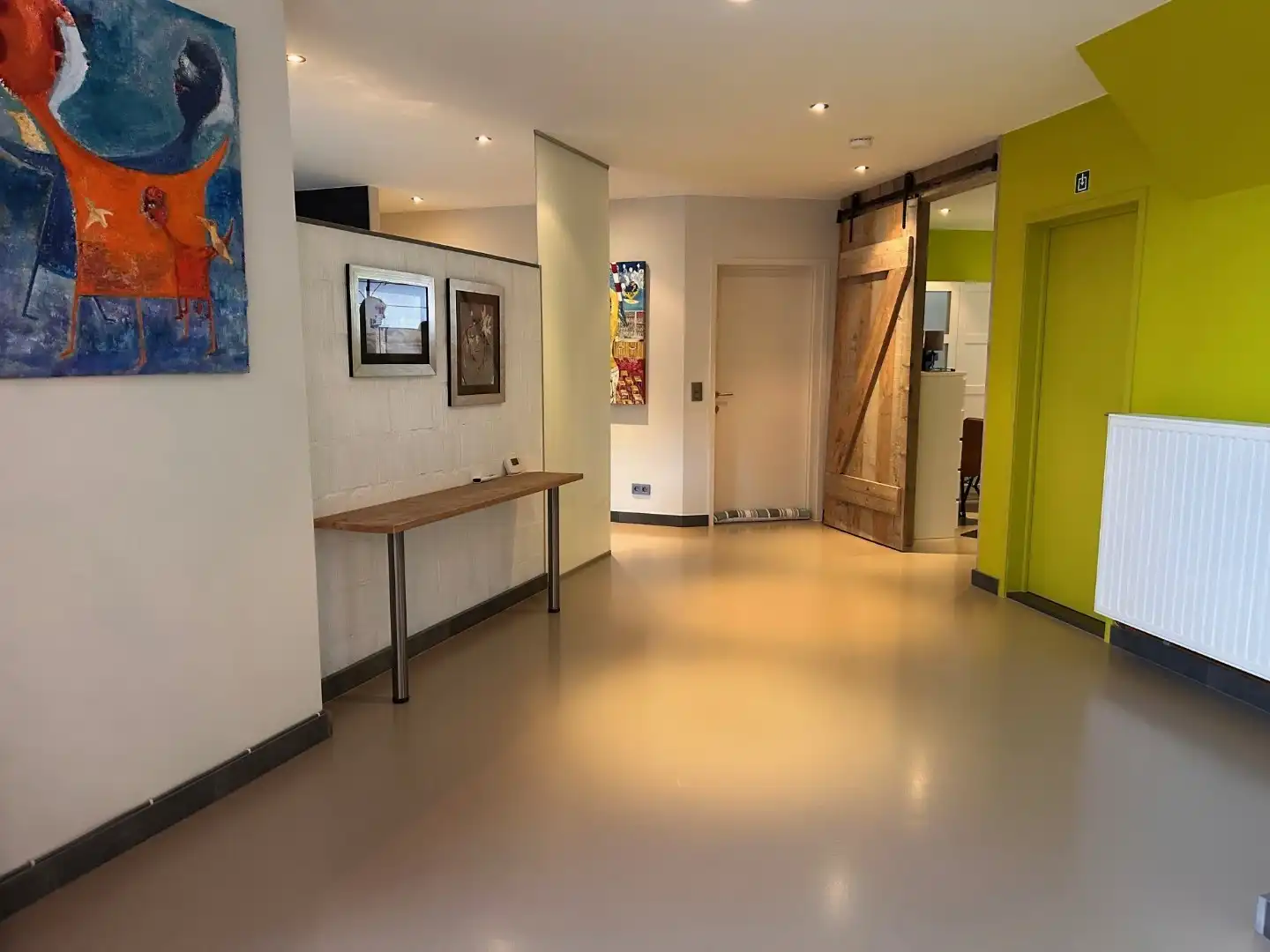 Ruim handelsgelijkvloers met garage, terras, keuken en badkamer te koop in Klemskerke (De Haan) foto 5