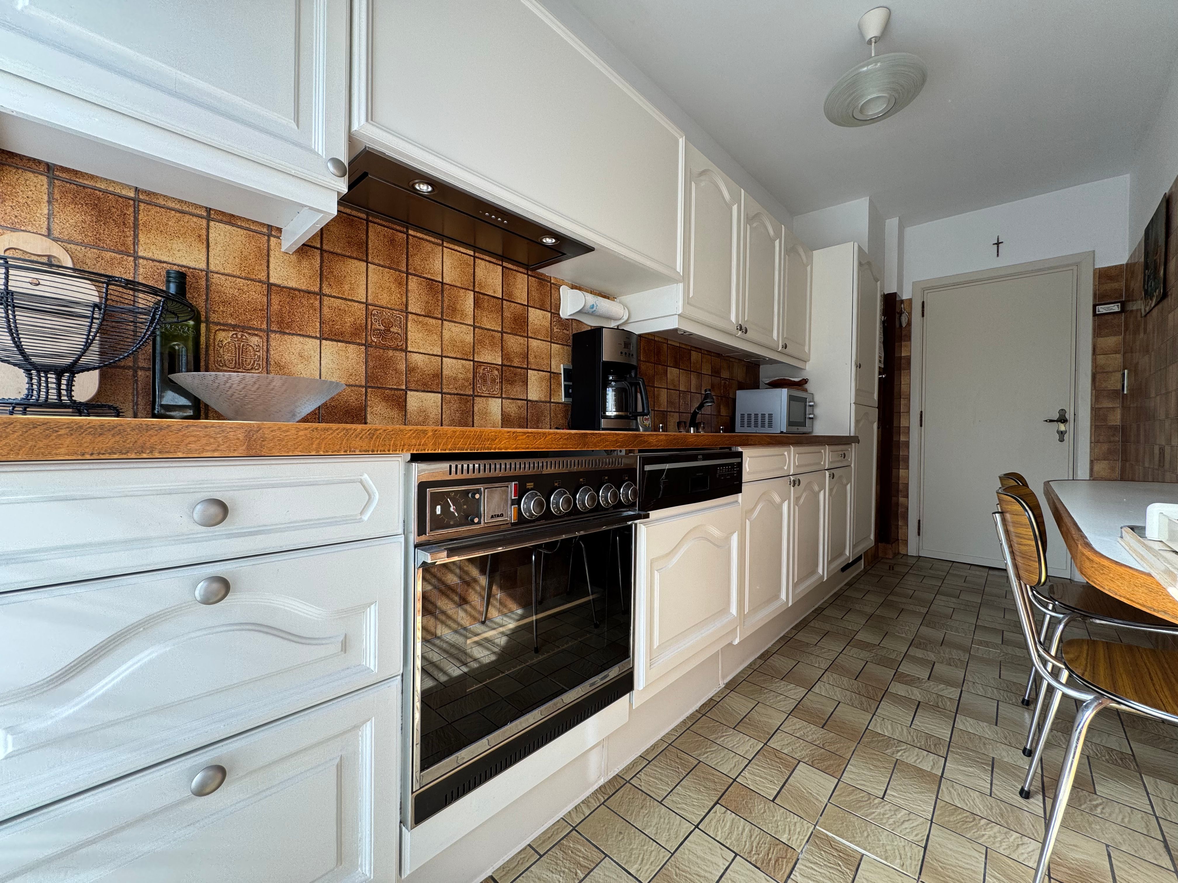 Lichtrijk appartement met uitzicht op het groen & nabij centrum foto 7