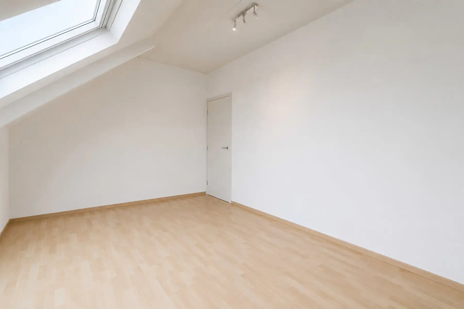 ruime woning met 4 slaapkamers op een fraai hoekperceel  foto 17