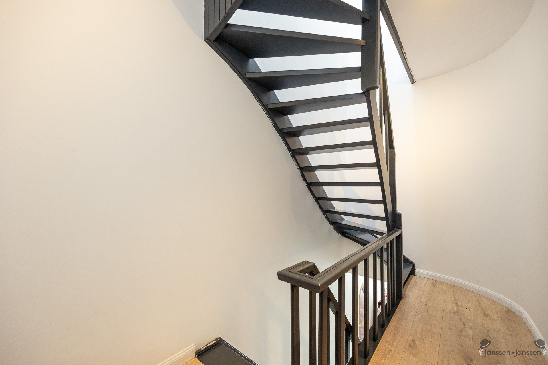 Prachtige en ruime gezinswoning in Stabroek met veel licht en een moderne afwerking. foto 9