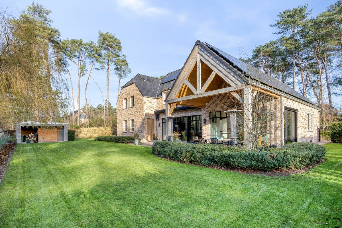 Ruim ingedeelde en kwalitatief afgewerkte villa op een mooi perceel met naastgelegen bouwgrond. foto 31