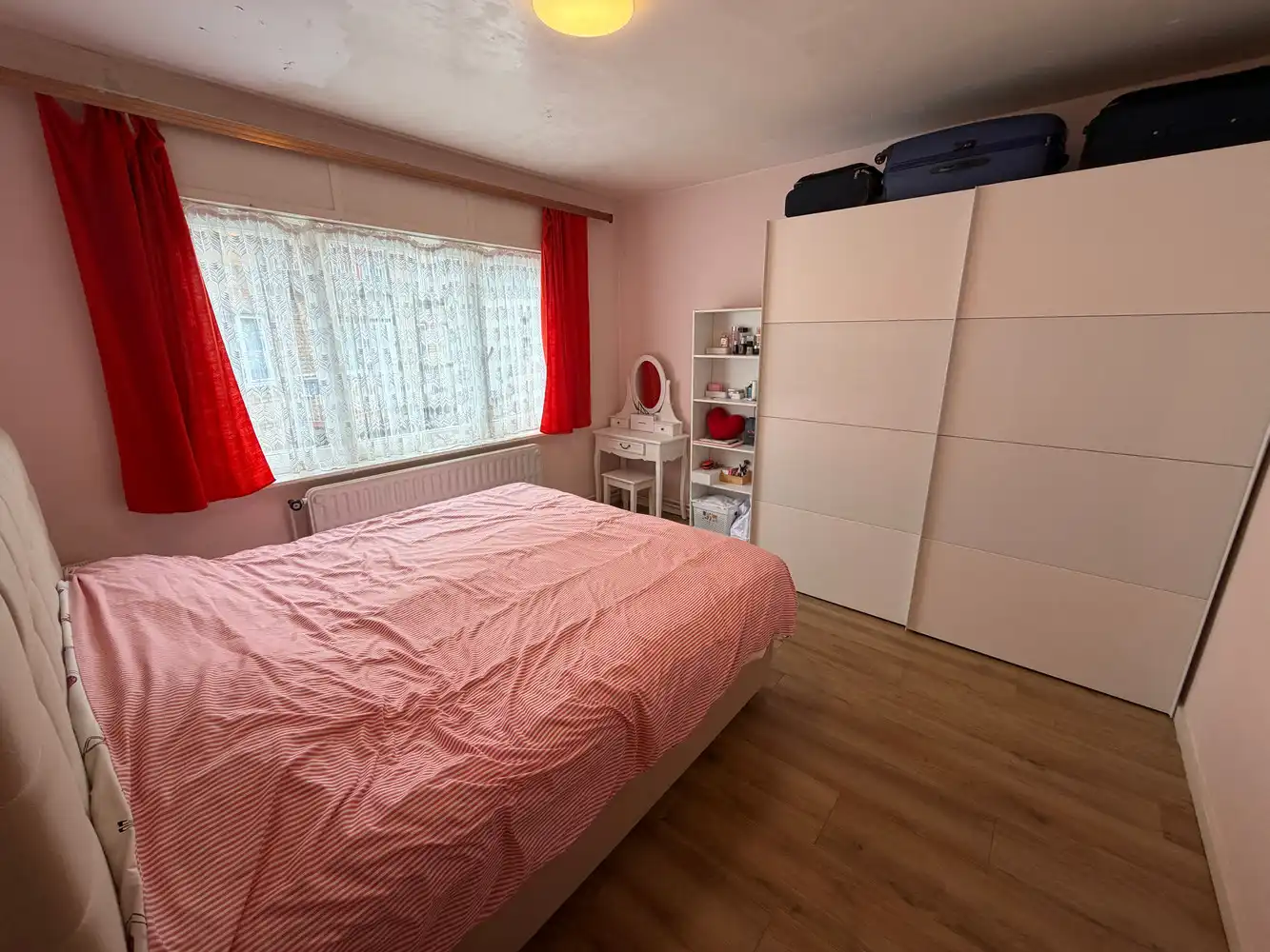 Ruime woning met 3 slaapkamers foto 8