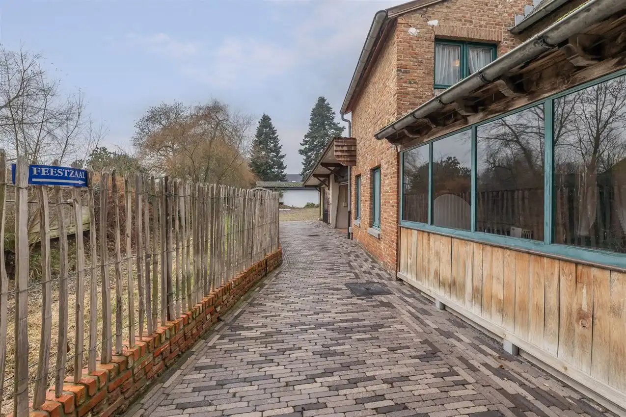 Uniek gebouw met historische waarde en karakter foto 30