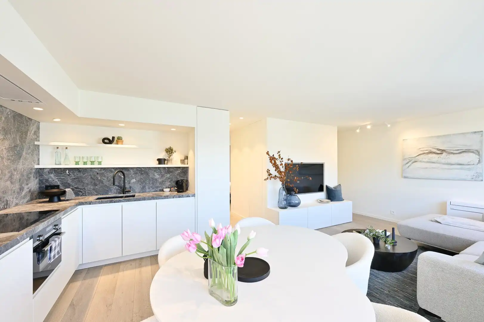 Prachtig penthouse appartement gelegen nabij de Zeedijk, de winkels en het Van Bunnenplein. foto 8