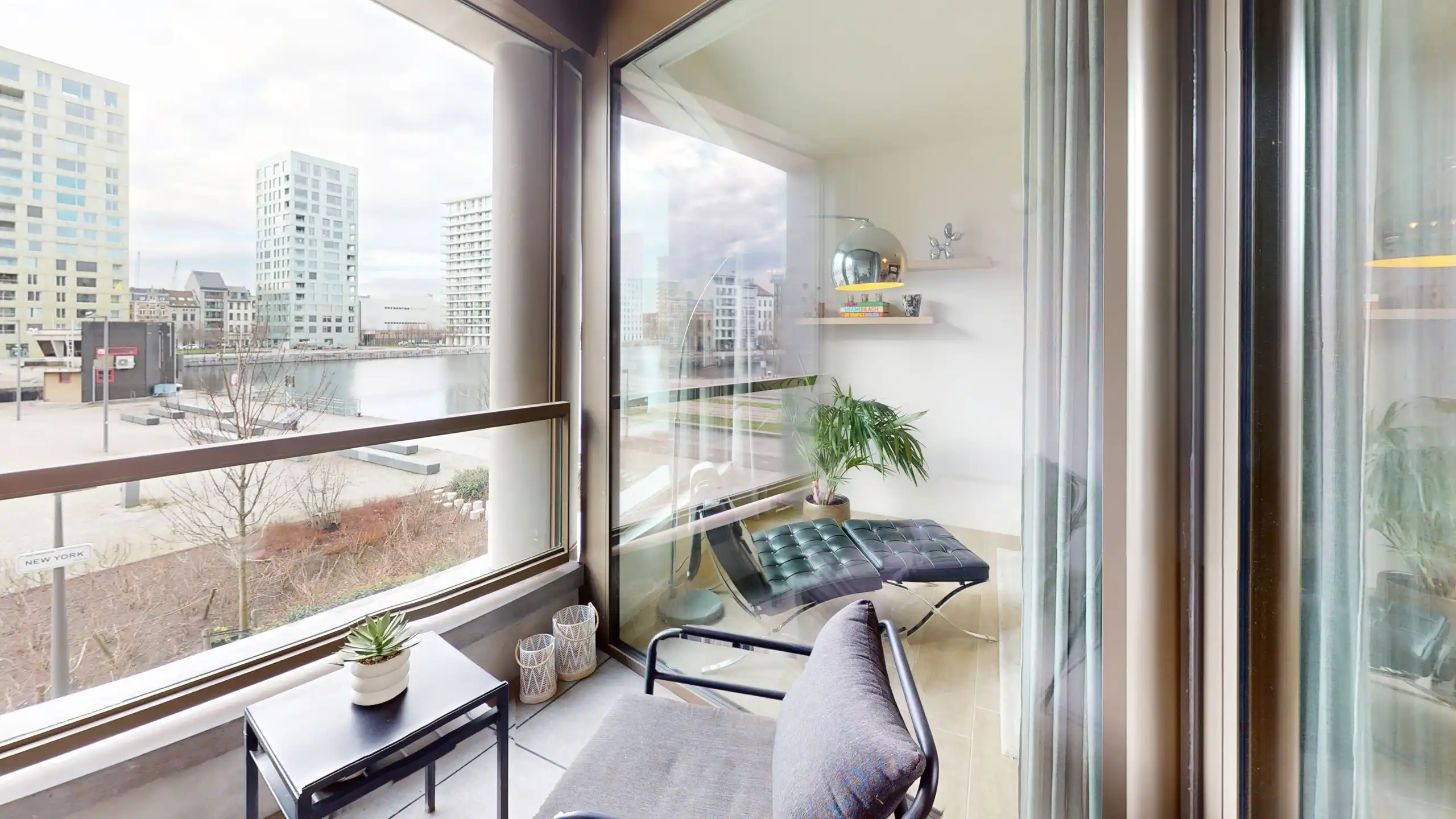 ANTWERPEN - Recent appartement met zicht op het water foto 2