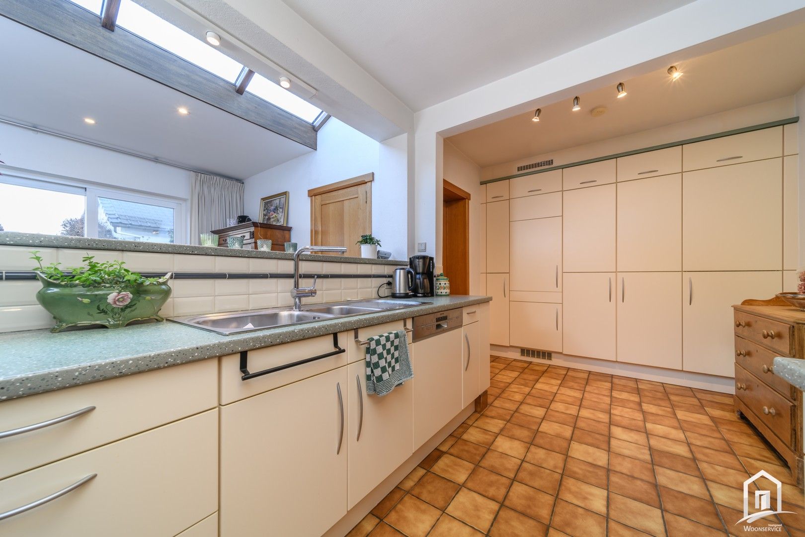 Instapklare halfopen bebouwing met tuin en garages in Denderleeuw foto 13