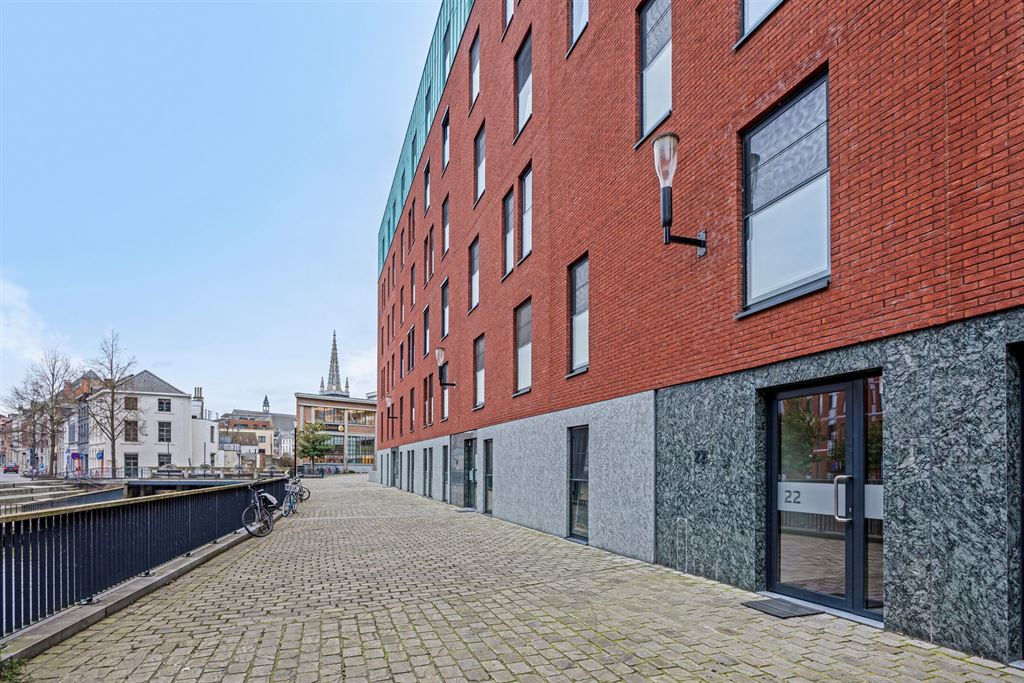 Prachtig nieuwbouwappartement met zicht over het Sluispark foto 3