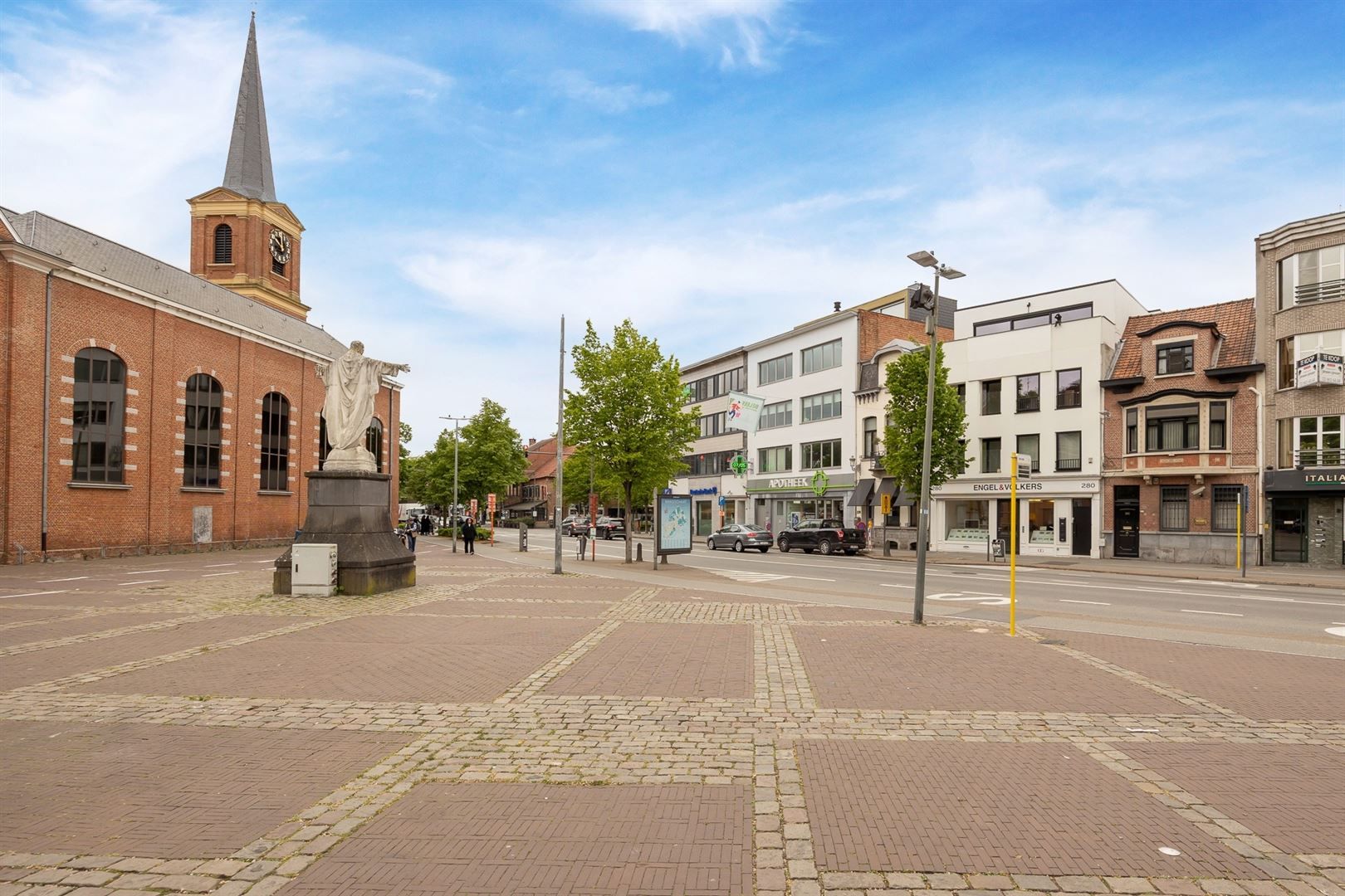 Dit is een topper! Ruim en licht appartement in hartje Brasschaat foto 3