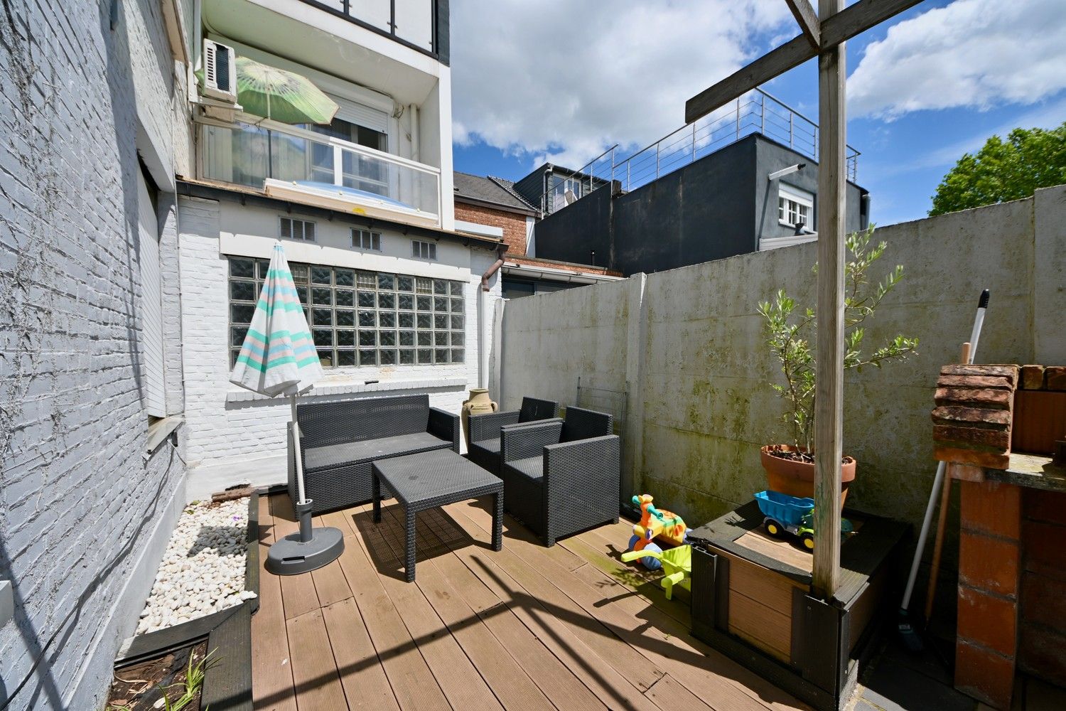 Duplex appartement met 3 slaapkamers, tuin en 2 staanplaatsen. foto 13