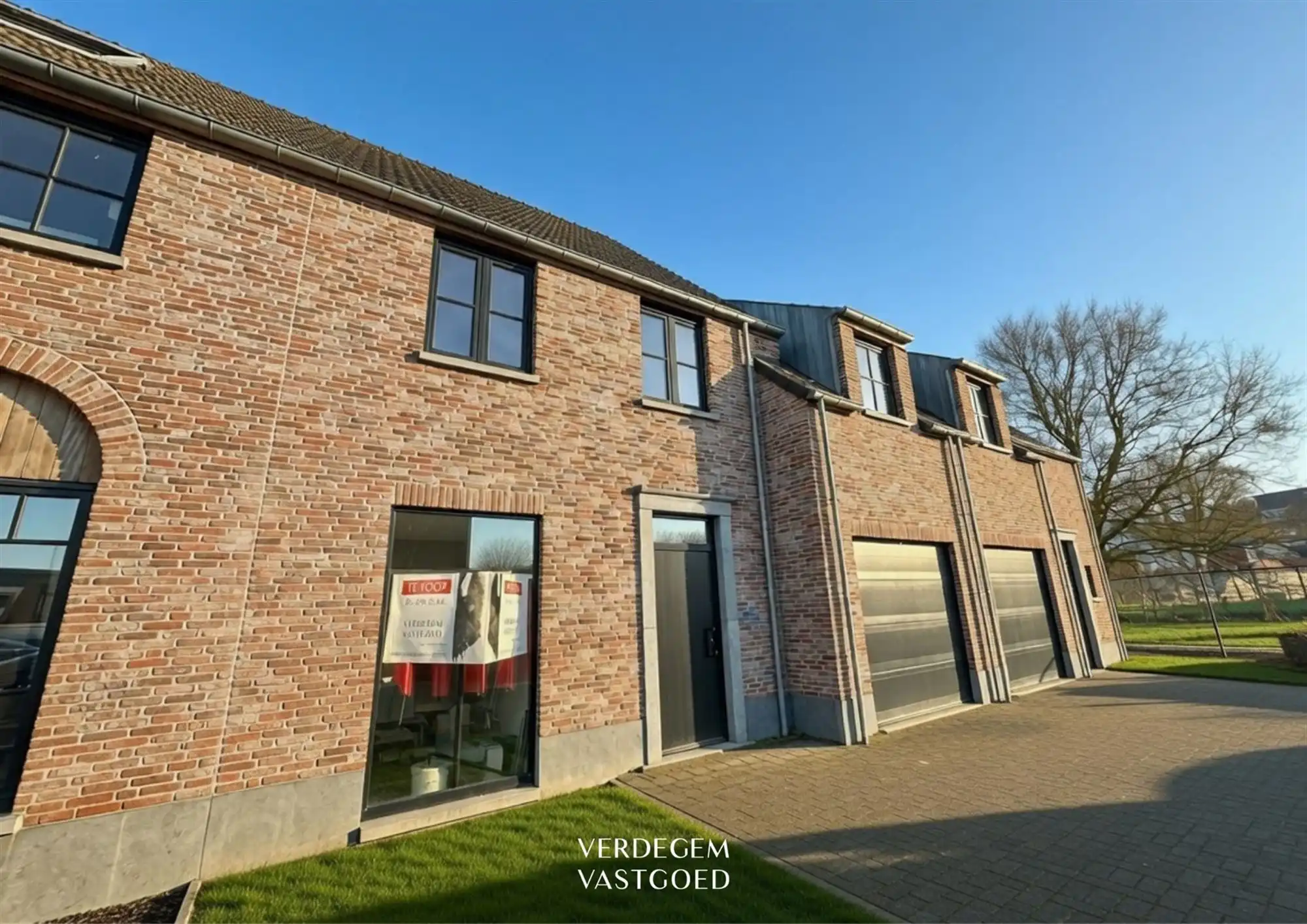 Prachtige woning in landelijke stijl met 5 slaapkamers in rustig woonerf foto {{pictureIndex}}