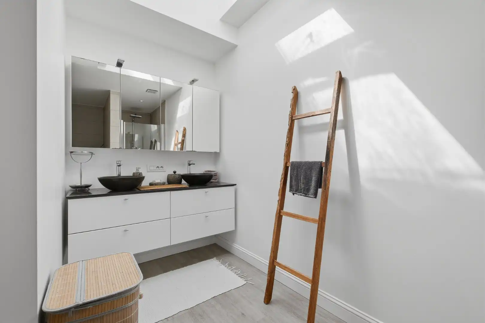Moderne bel-etagewoning met polyvalente ruimte, zonnige tuin en energiezuinige afwerking foto 12