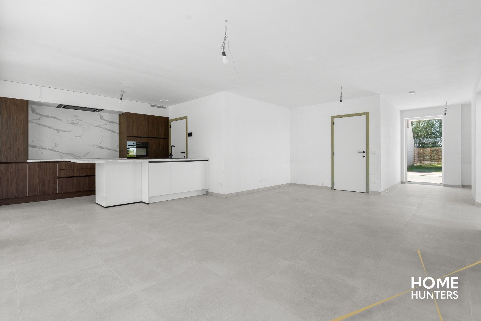 Halfopen nieuwbouwwoning in moderne stijl foto 2