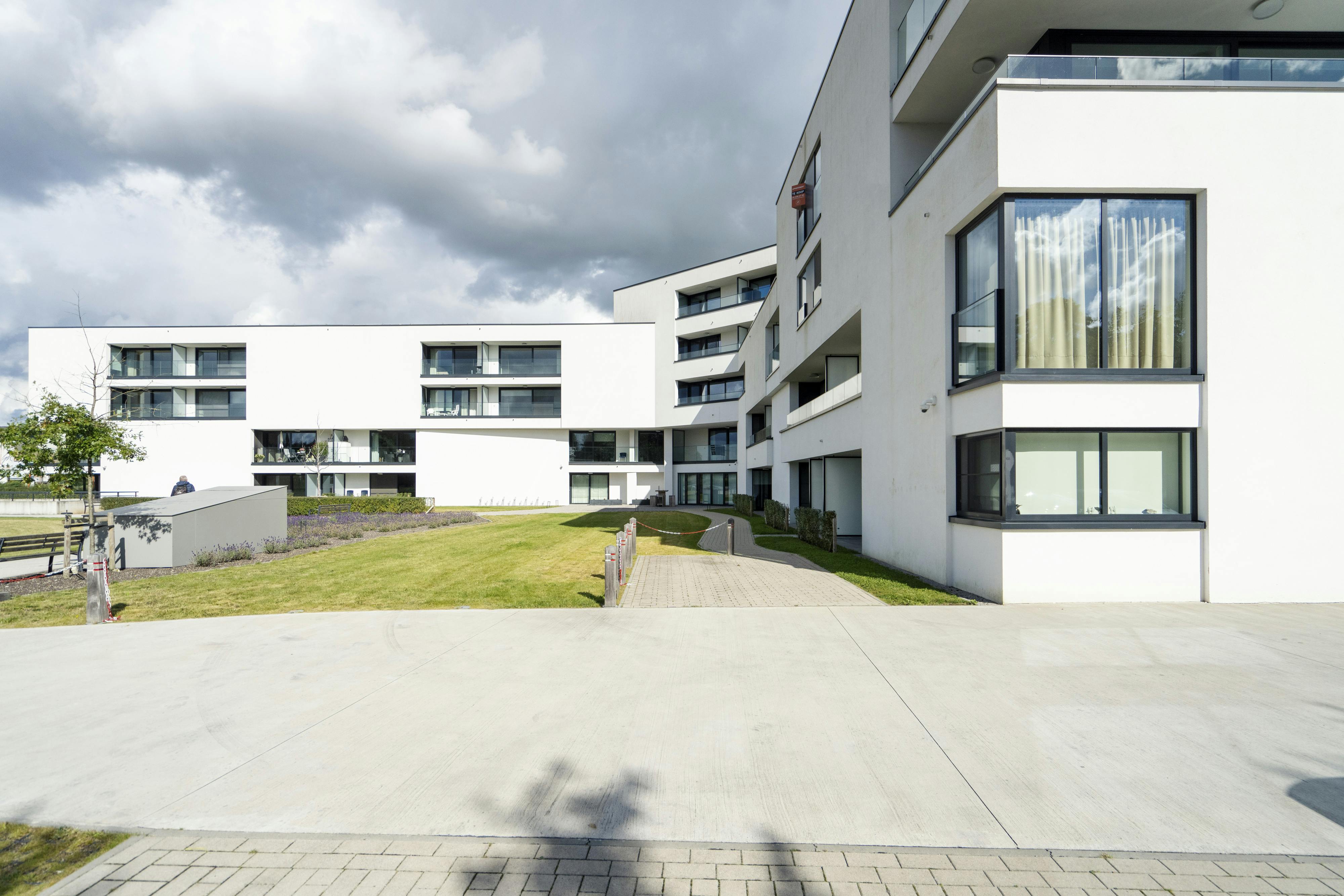 Verzorgde assistentiewoning met terras en uitzicht te Zwevegem foto 3