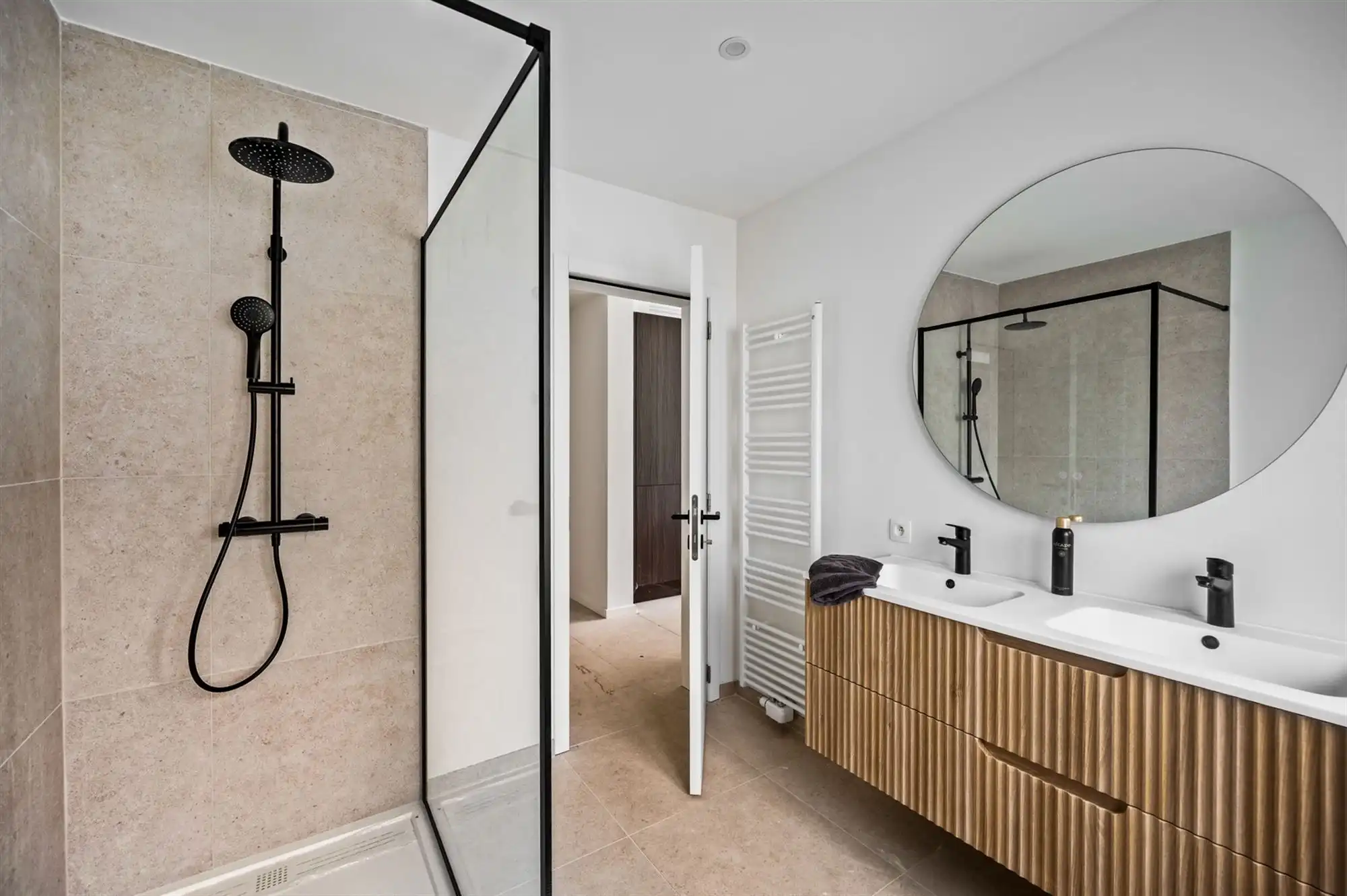 Recent gemoderniseerde, instapklare woning te Putte foto 10