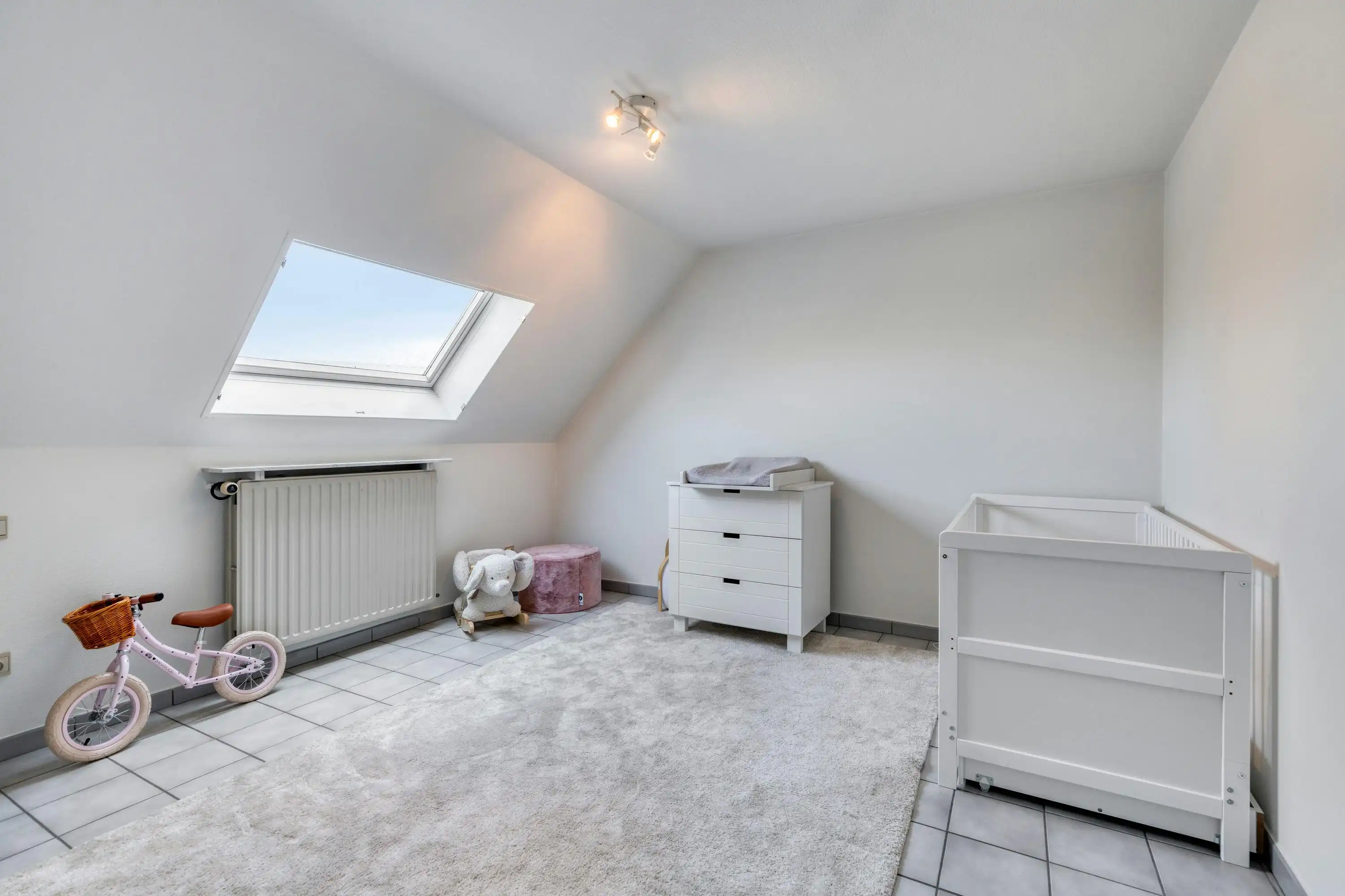 Ruime gezinswoning met 4 slaapkamers, garage en tuin te Rumbeke foto 10