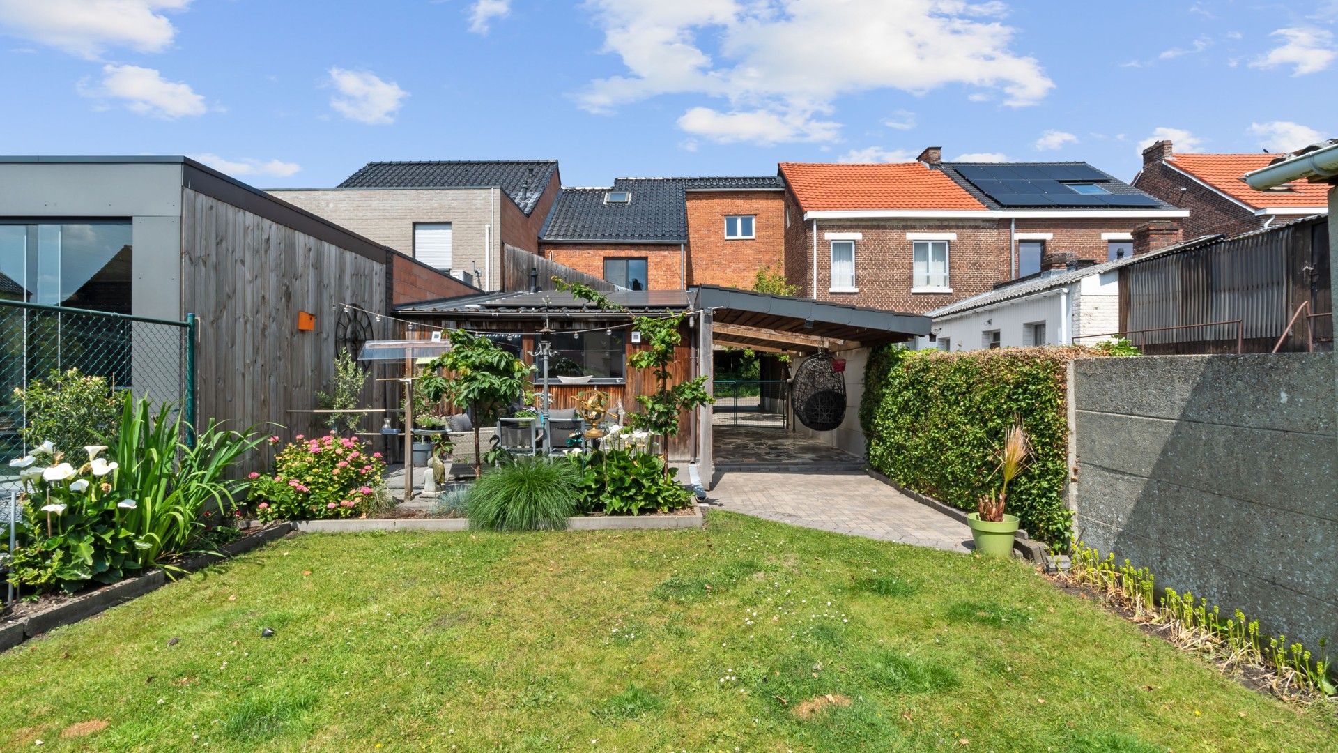 Instapklare gezinswoning met 3 slkrs in Genk foto 2