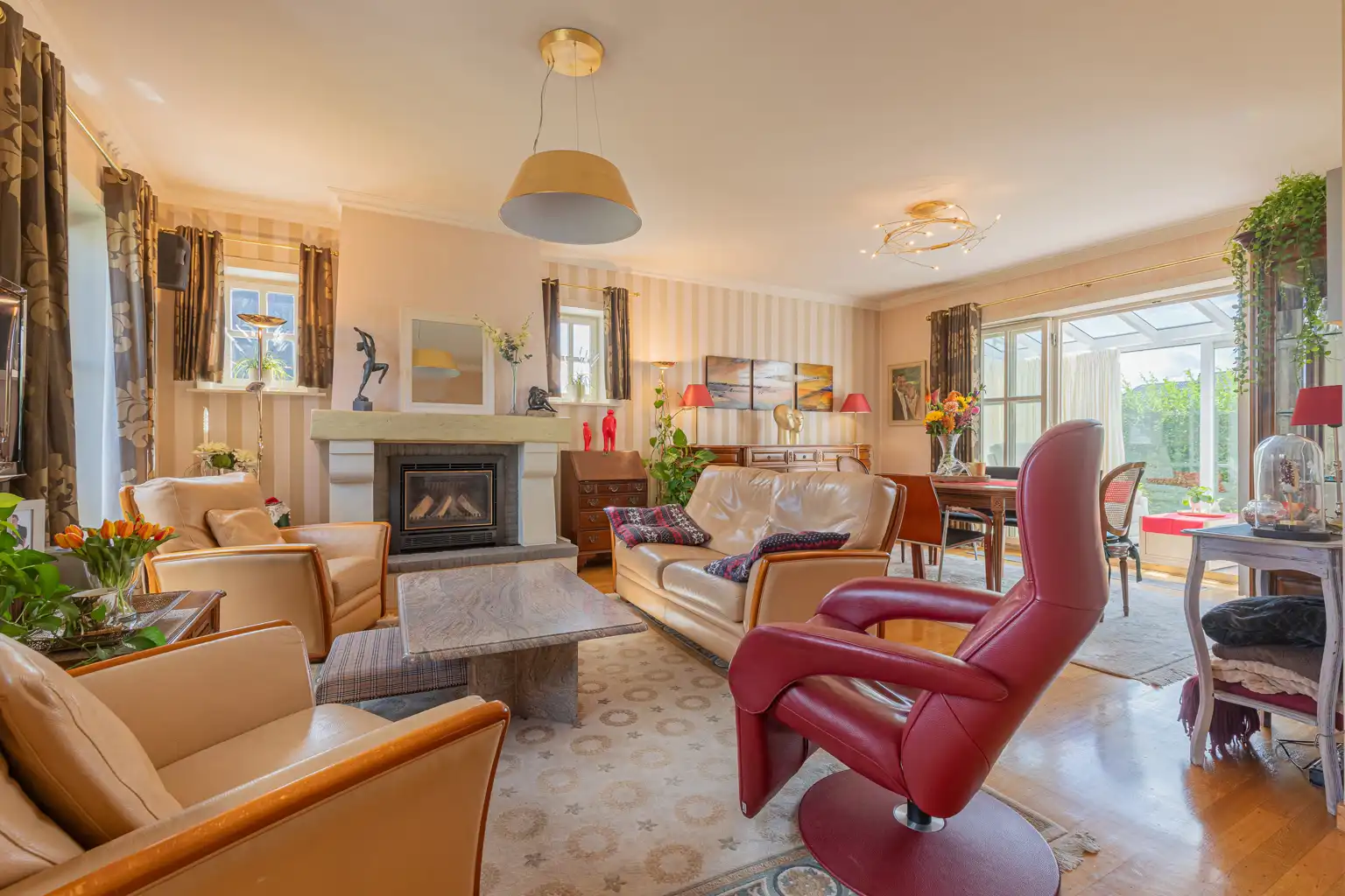 Open bebouwing met 4 slpks en veel opbergruimte! foto 4