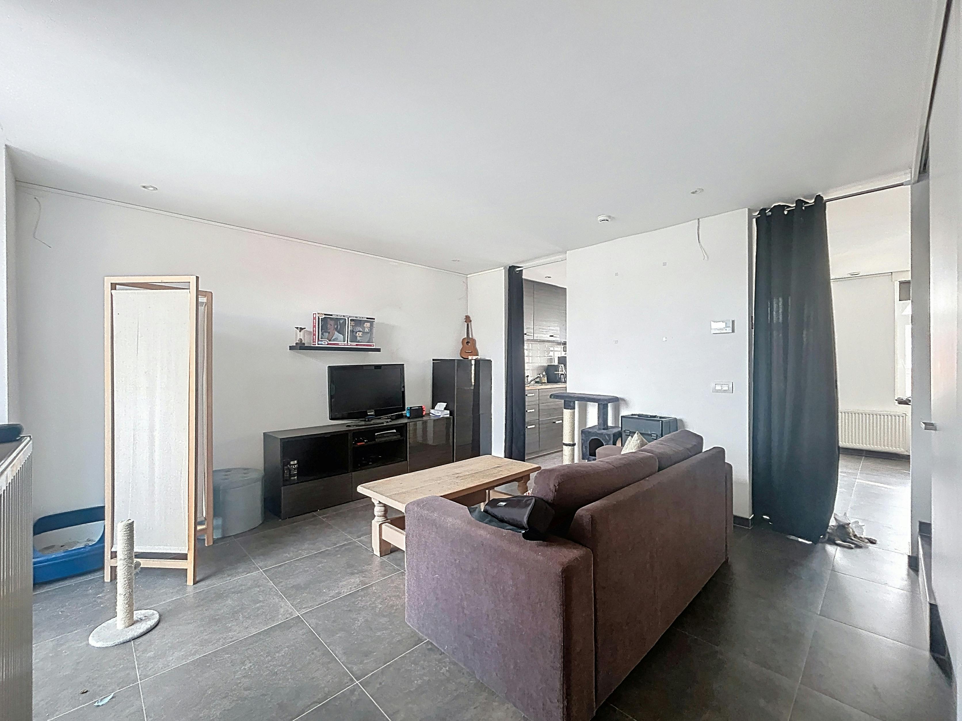 Gerenoveerd duplex appartement te huur in Waregem foto 3